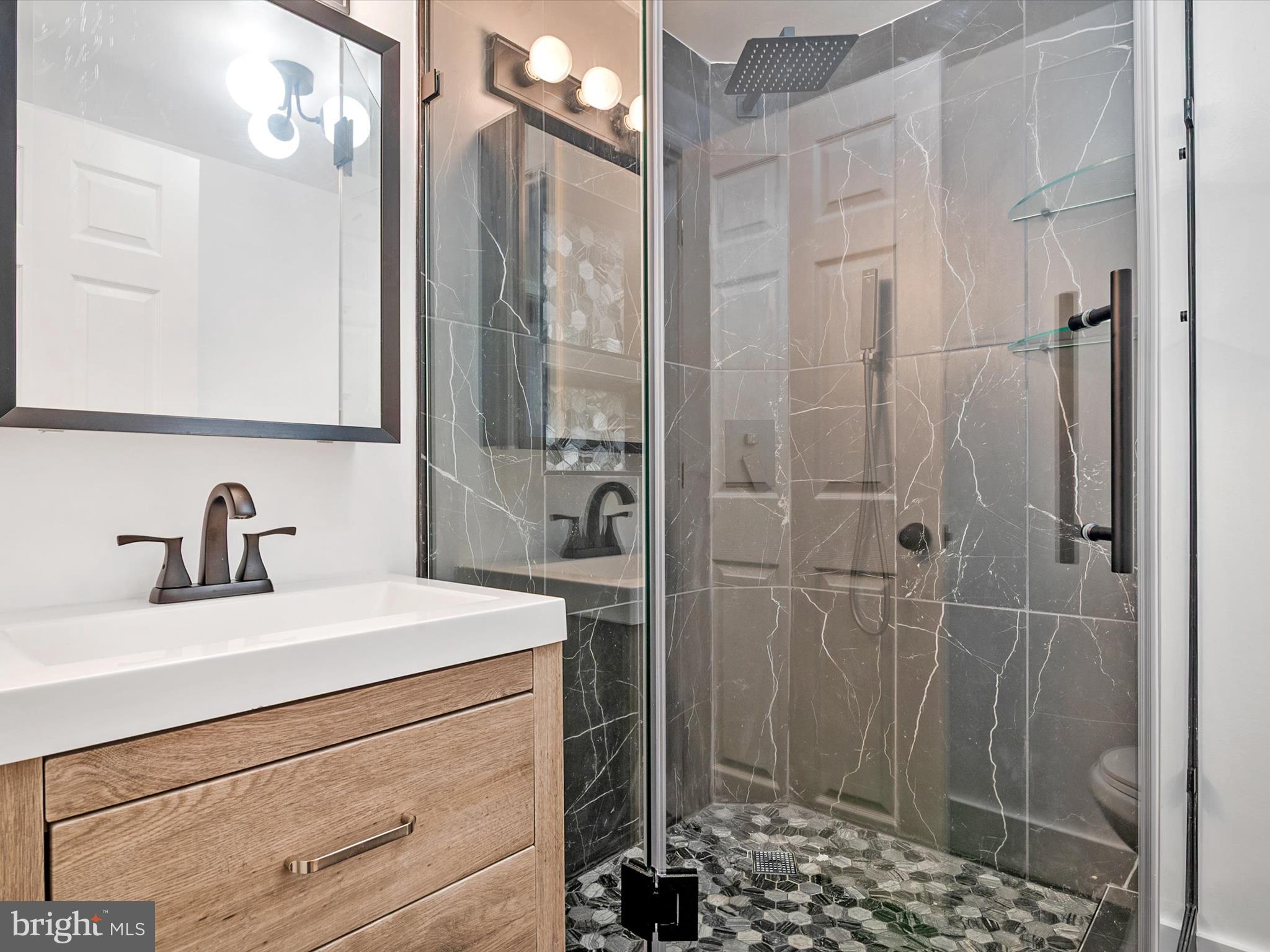 ASHTON - Residential