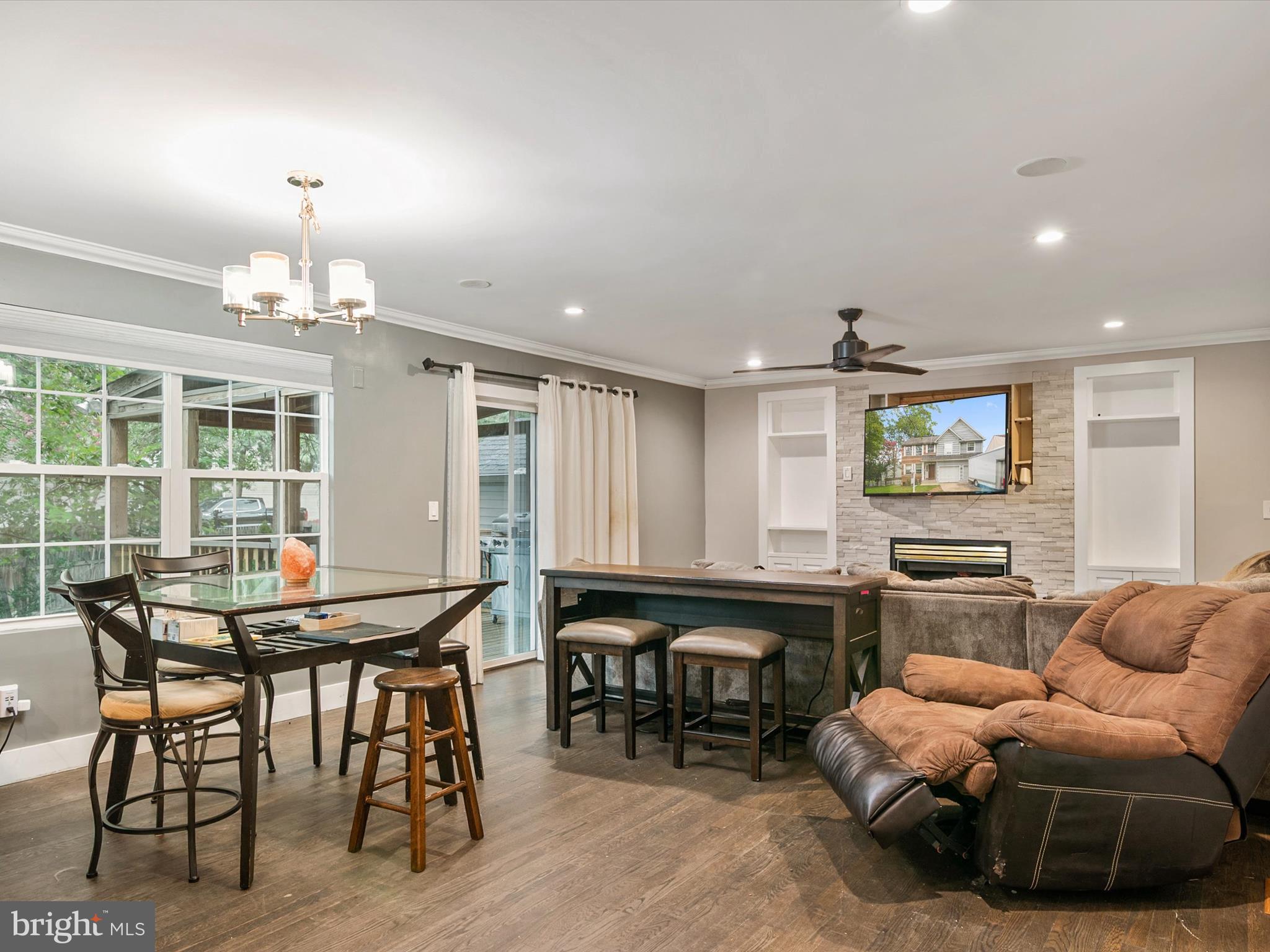 ASHTON - Residential