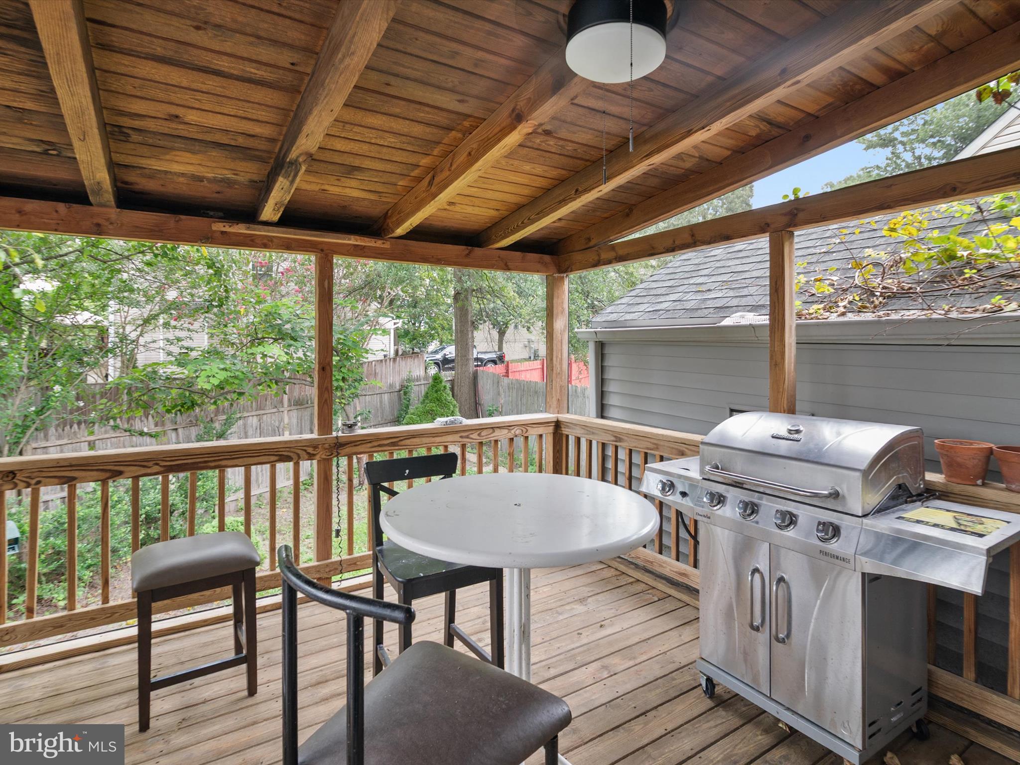 ASHTON - Residential