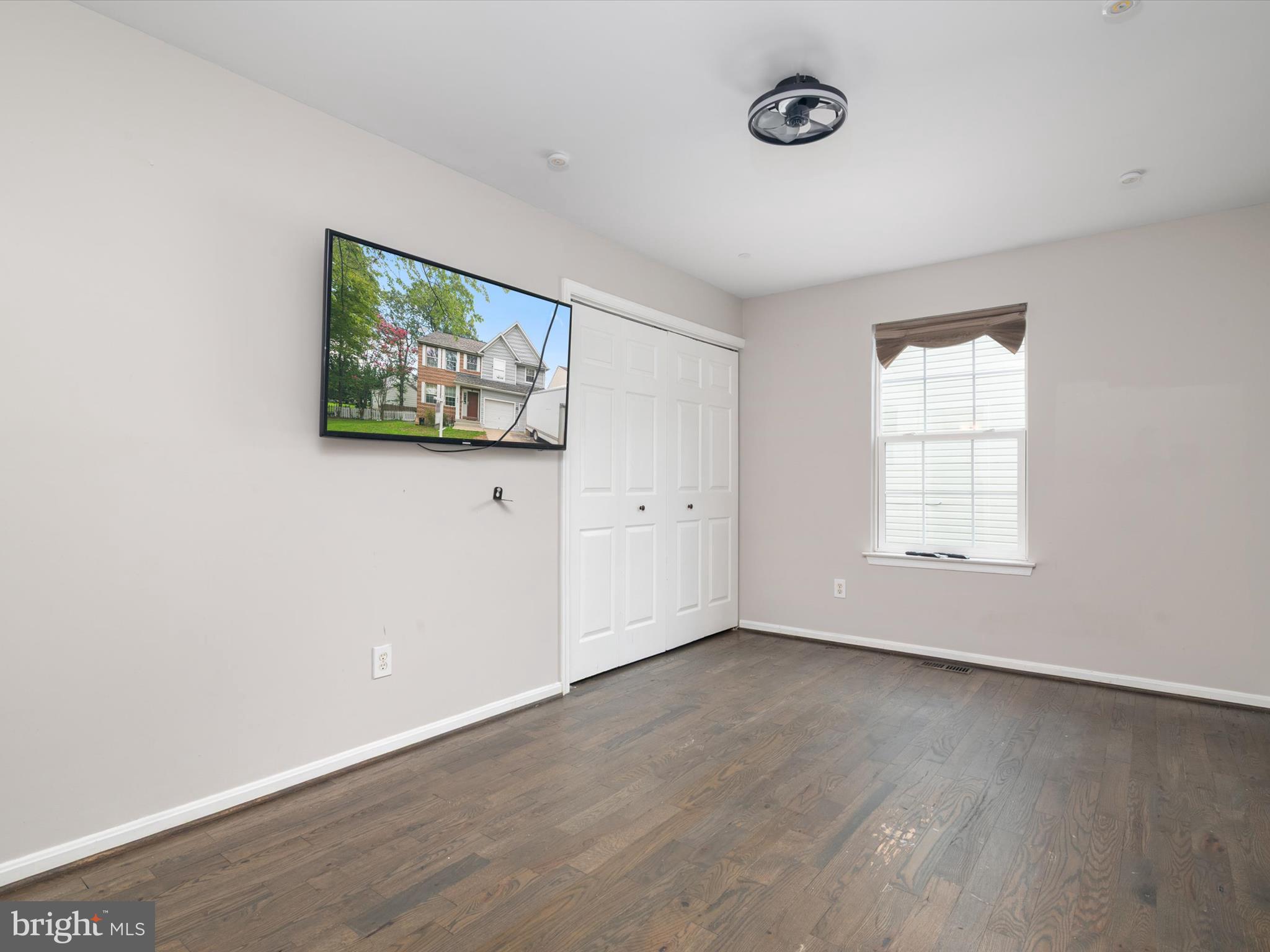 ASHTON - Residential