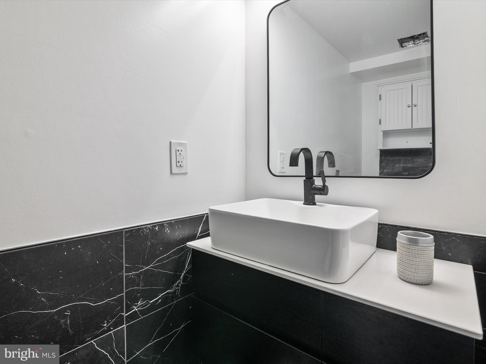 ASHTON - Residential