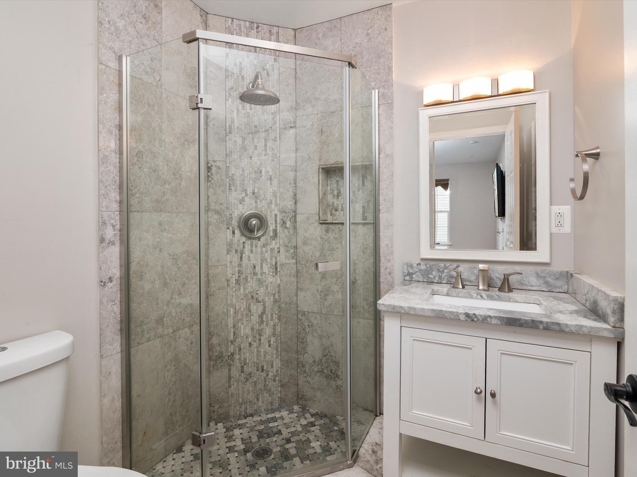 ASHTON - Residential