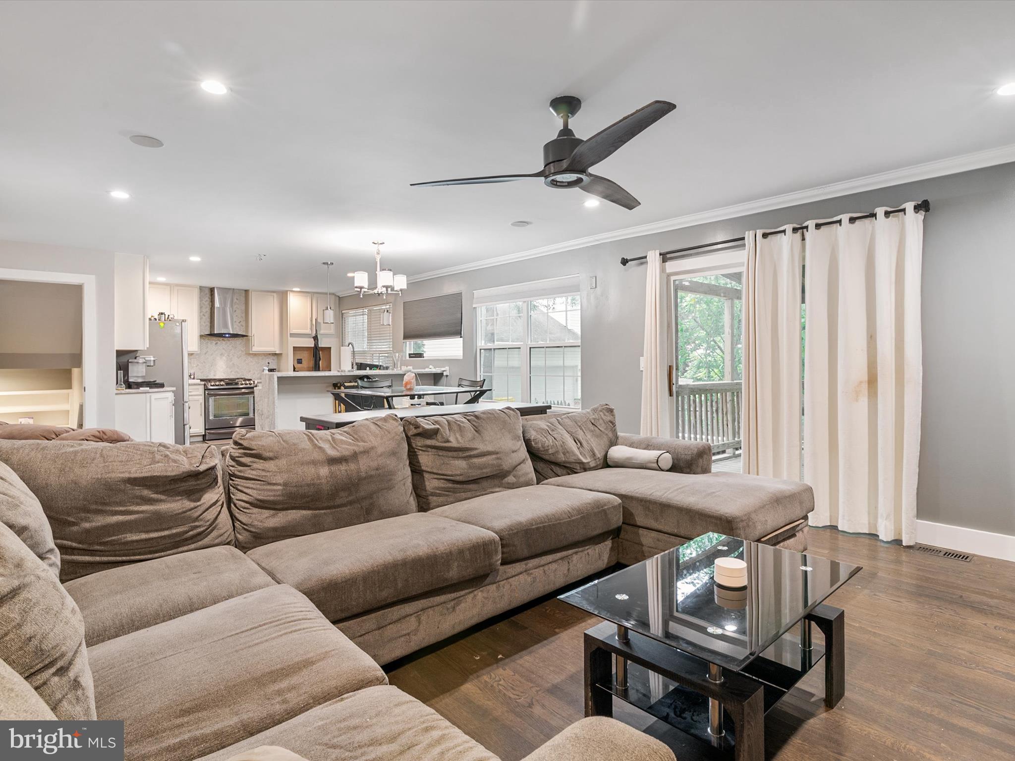 ASHTON - Residential