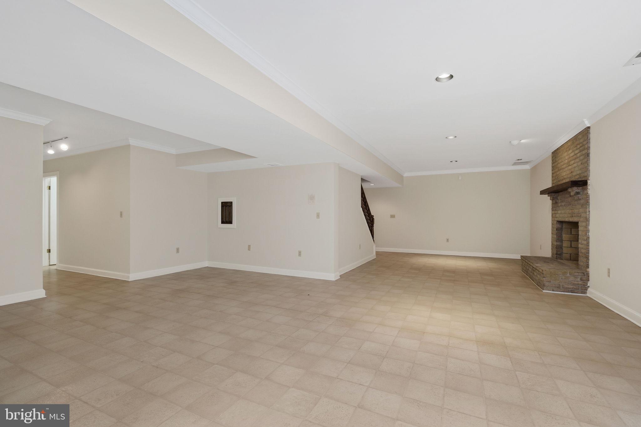 AVERY VILLAGE - Residential