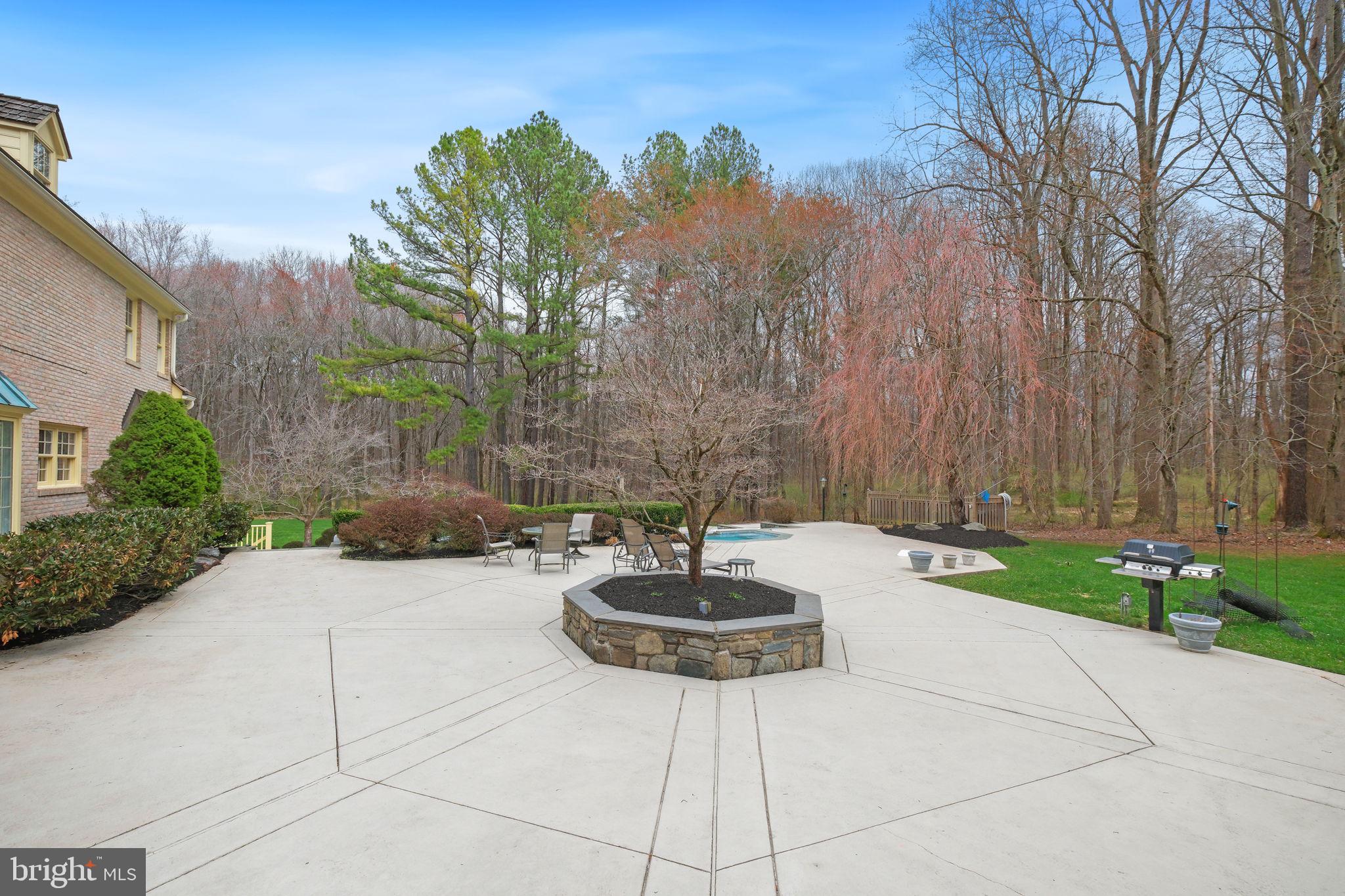 AVERY VILLAGE - Residential