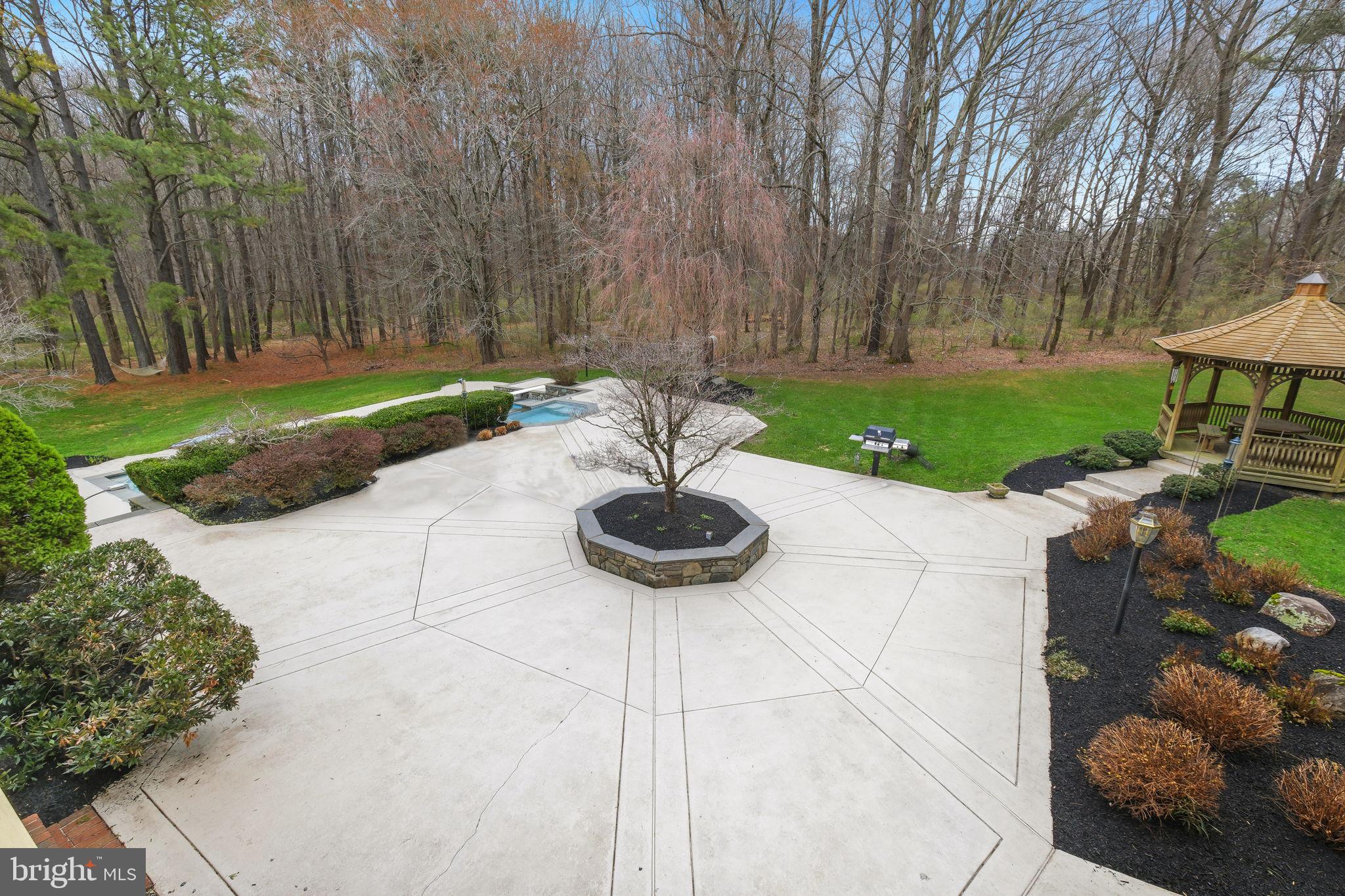 AVERY VILLAGE - Residential