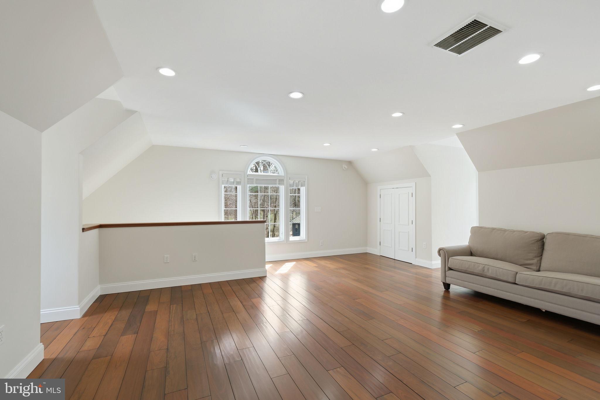 AVERY VILLAGE - Residential