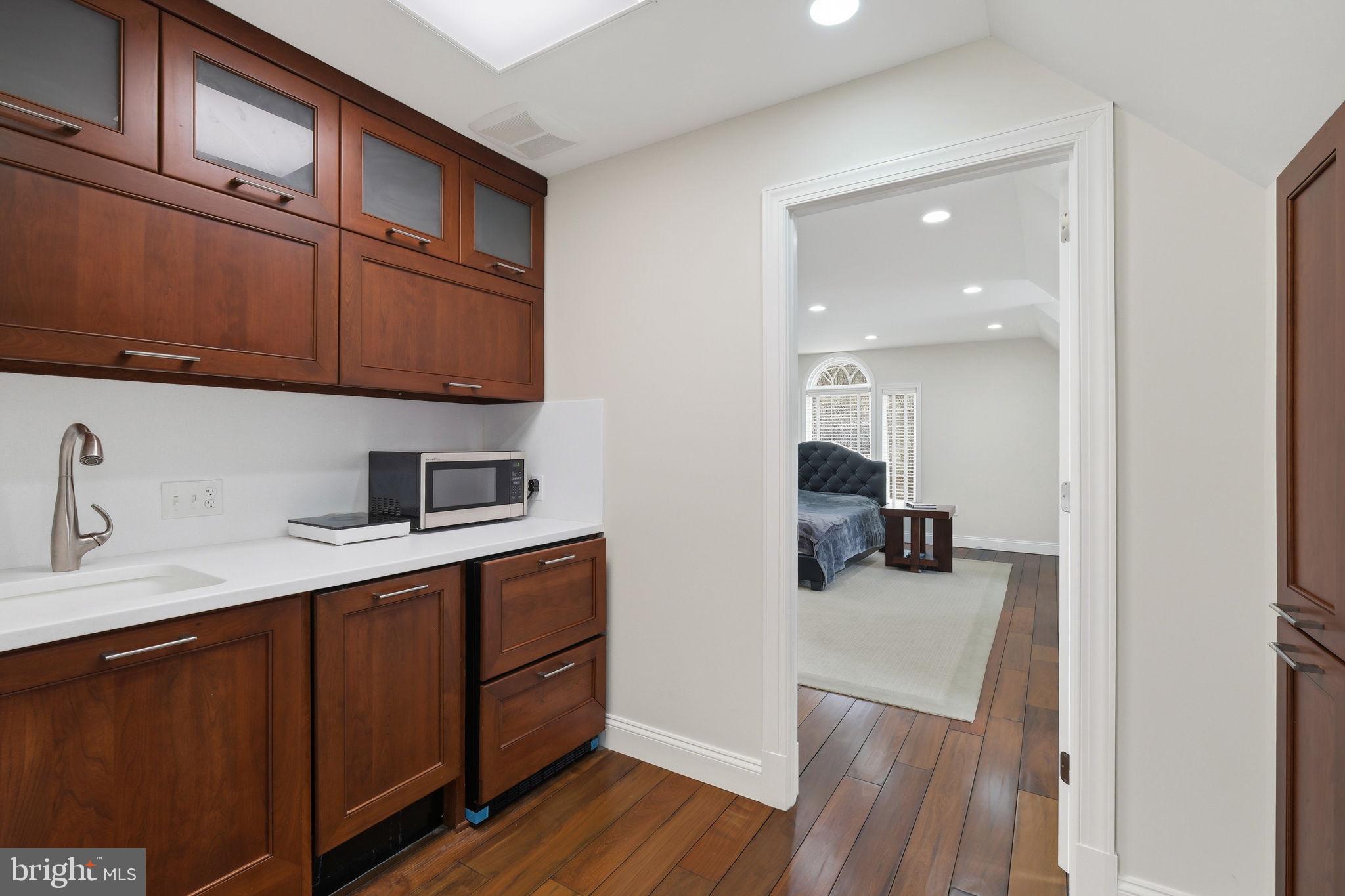 AVERY VILLAGE - Residential