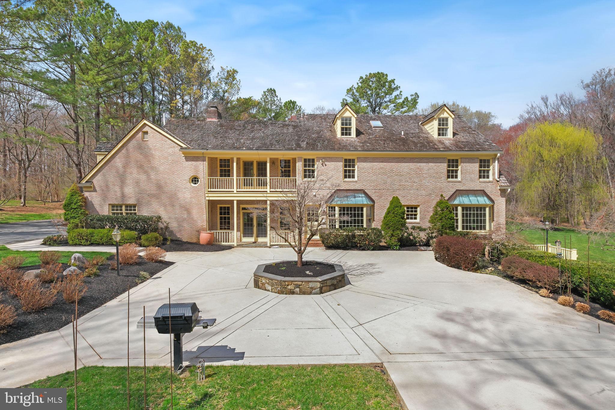 AVERY VILLAGE - Residential