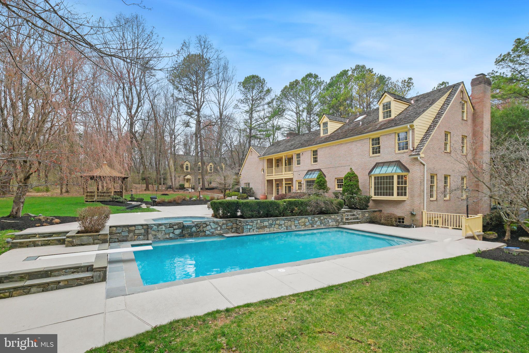 AVERY VILLAGE - Residential