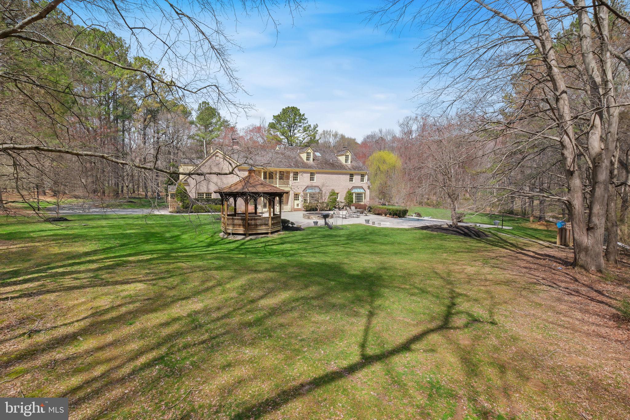 AVERY VILLAGE - Residential