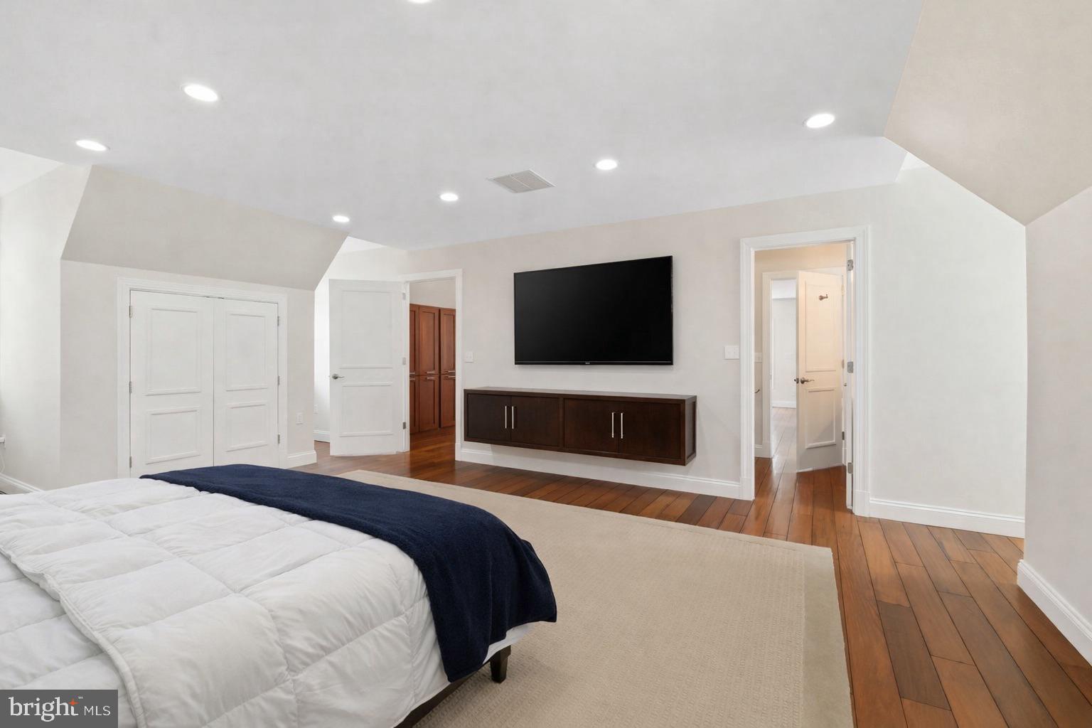 AVERY VILLAGE - Residential