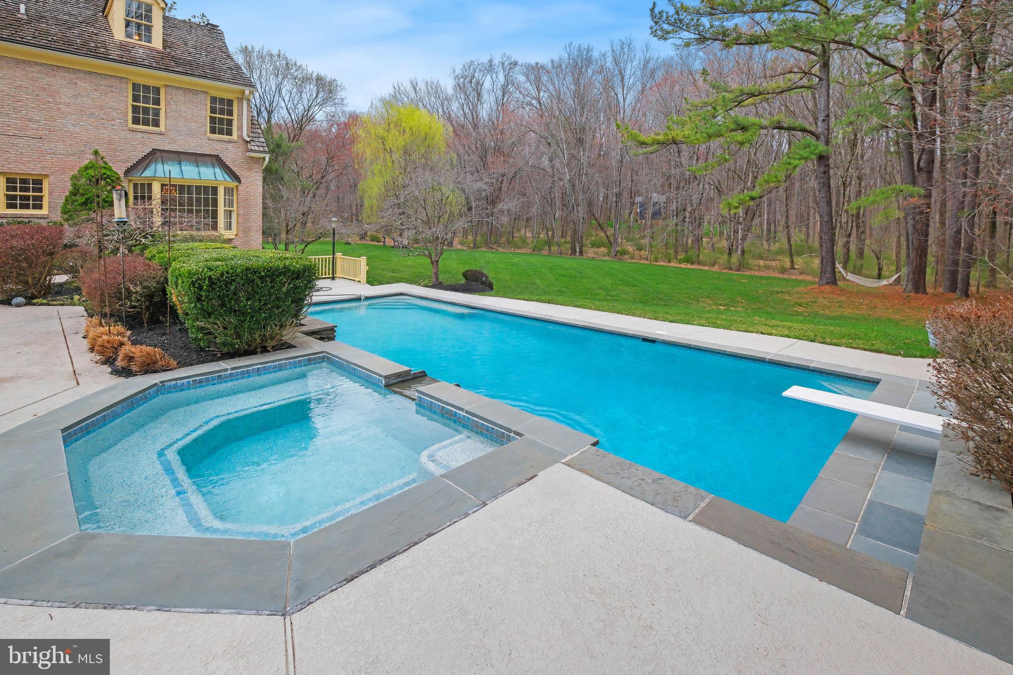 AVERY VILLAGE - Residential