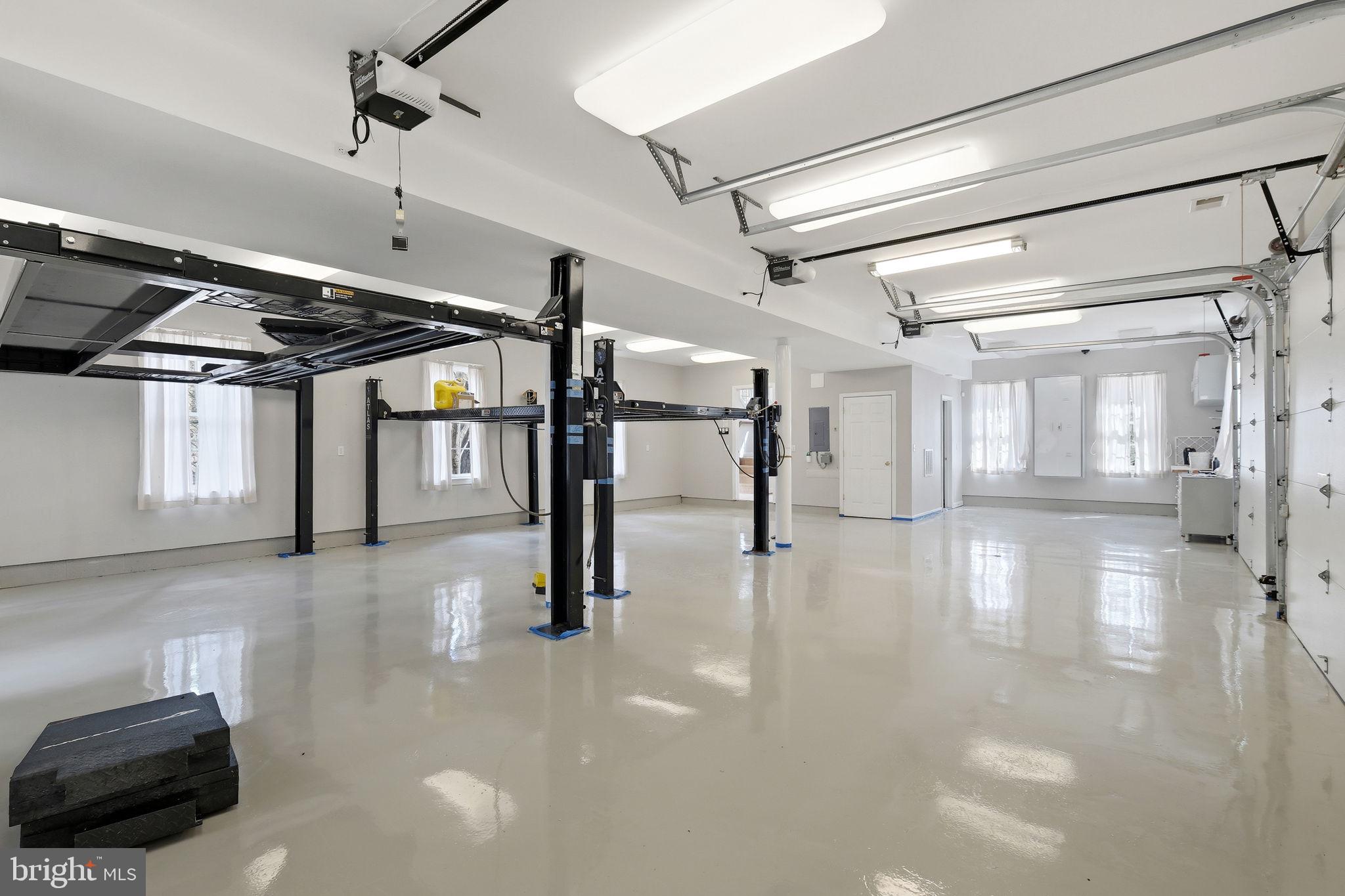 AVERY VILLAGE - Residential