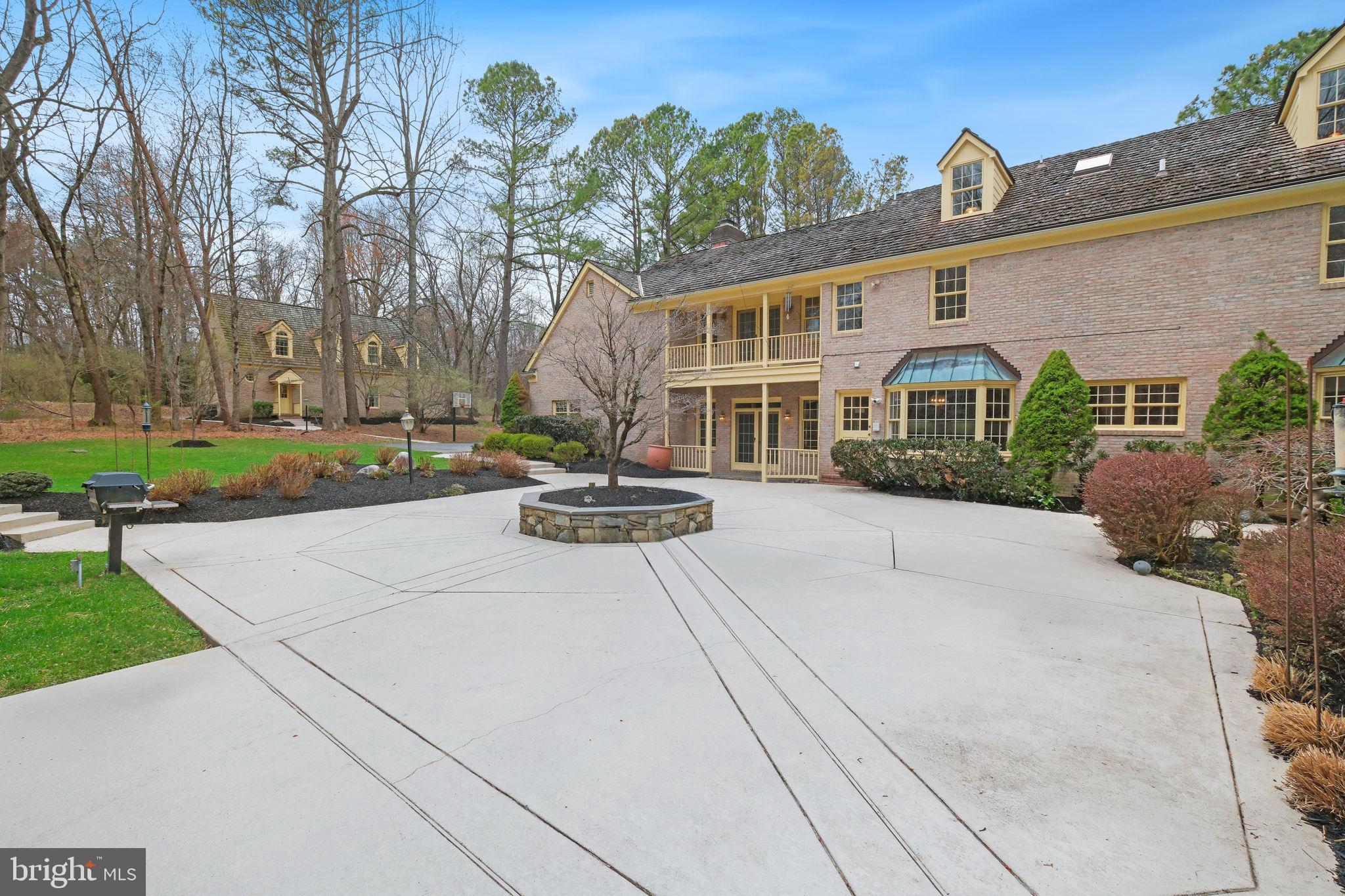 AVERY VILLAGE - Residential