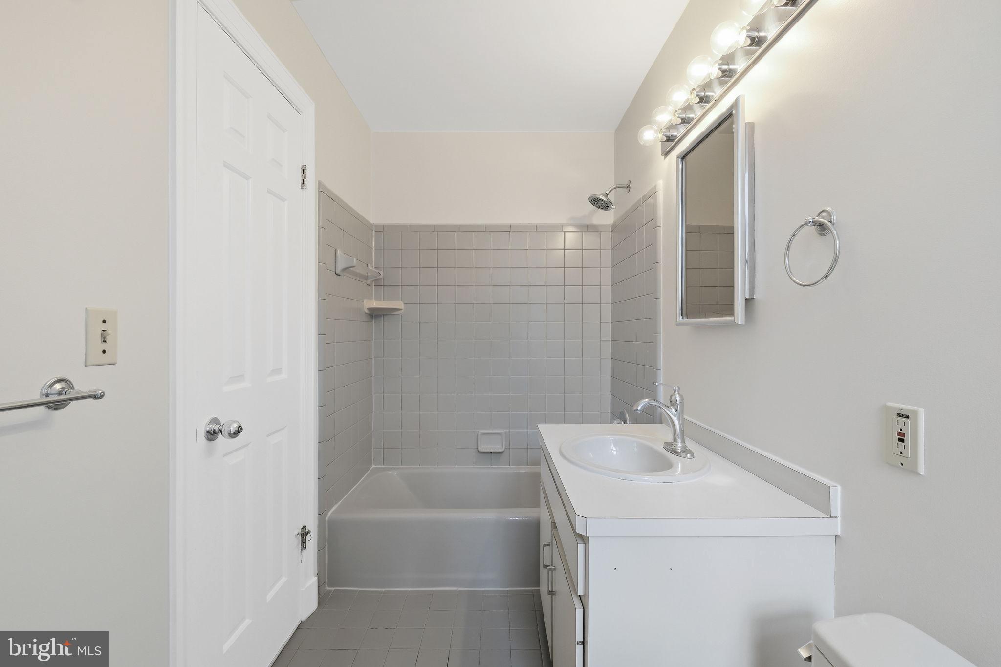 AVERY VILLAGE - Residential