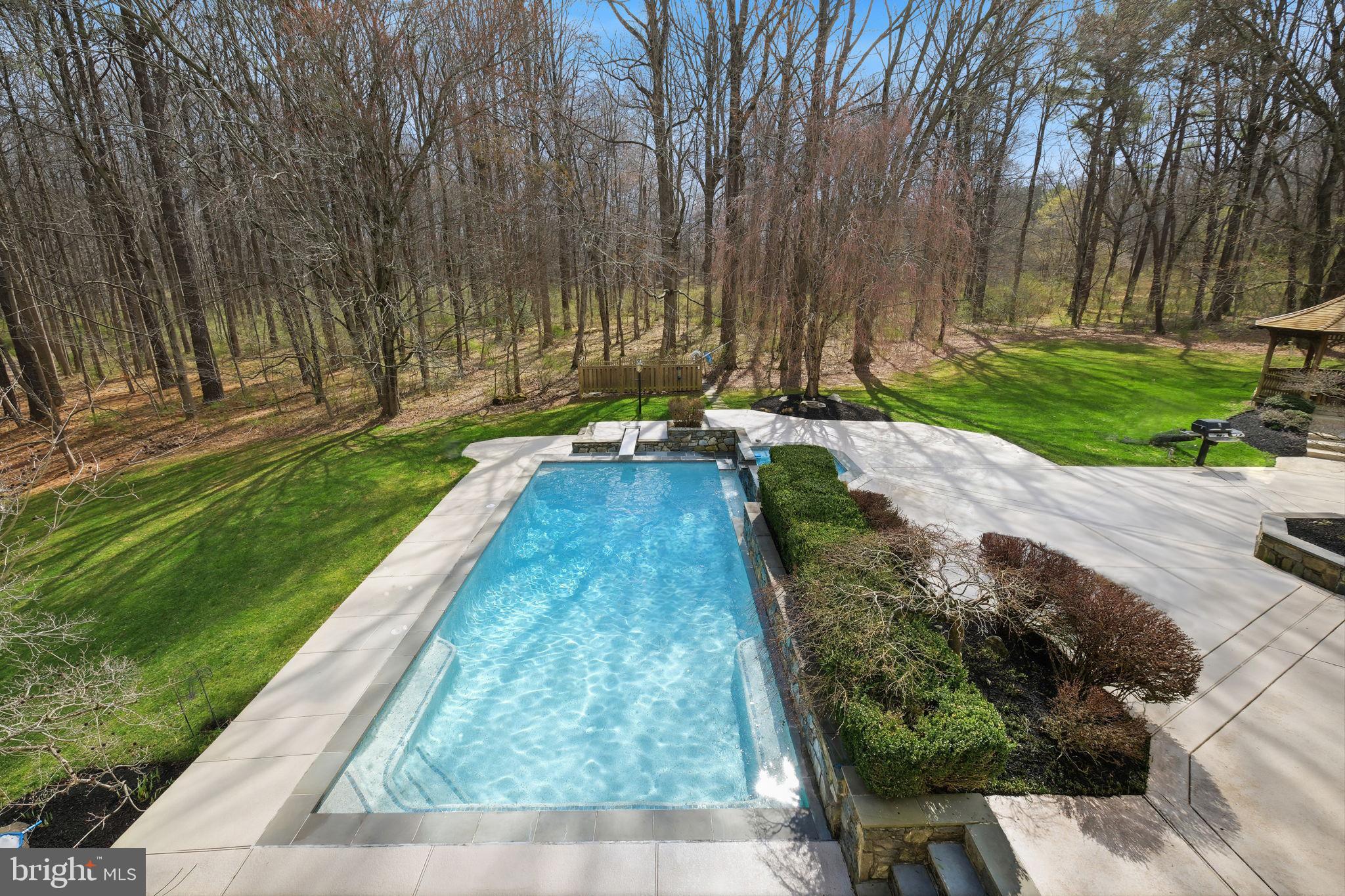 AVERY VILLAGE - Residential