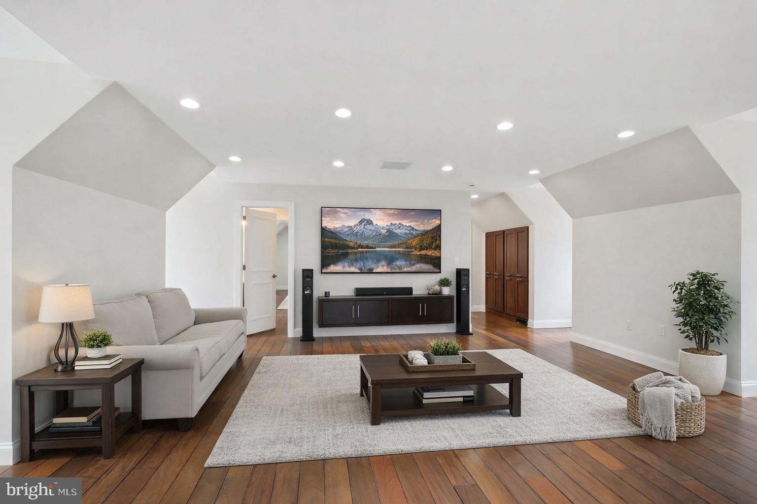 AVERY VILLAGE - Residential