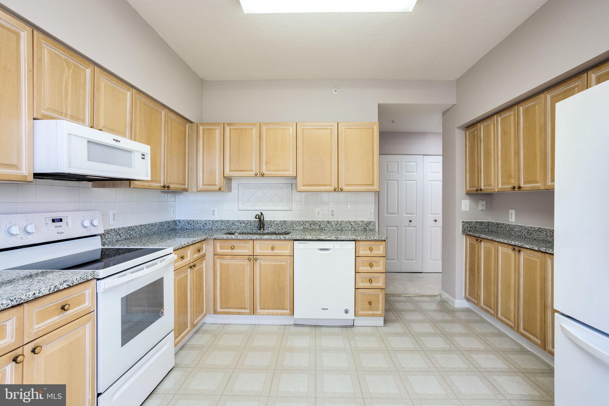 LANSDOWNE WOODS - Residential Lease