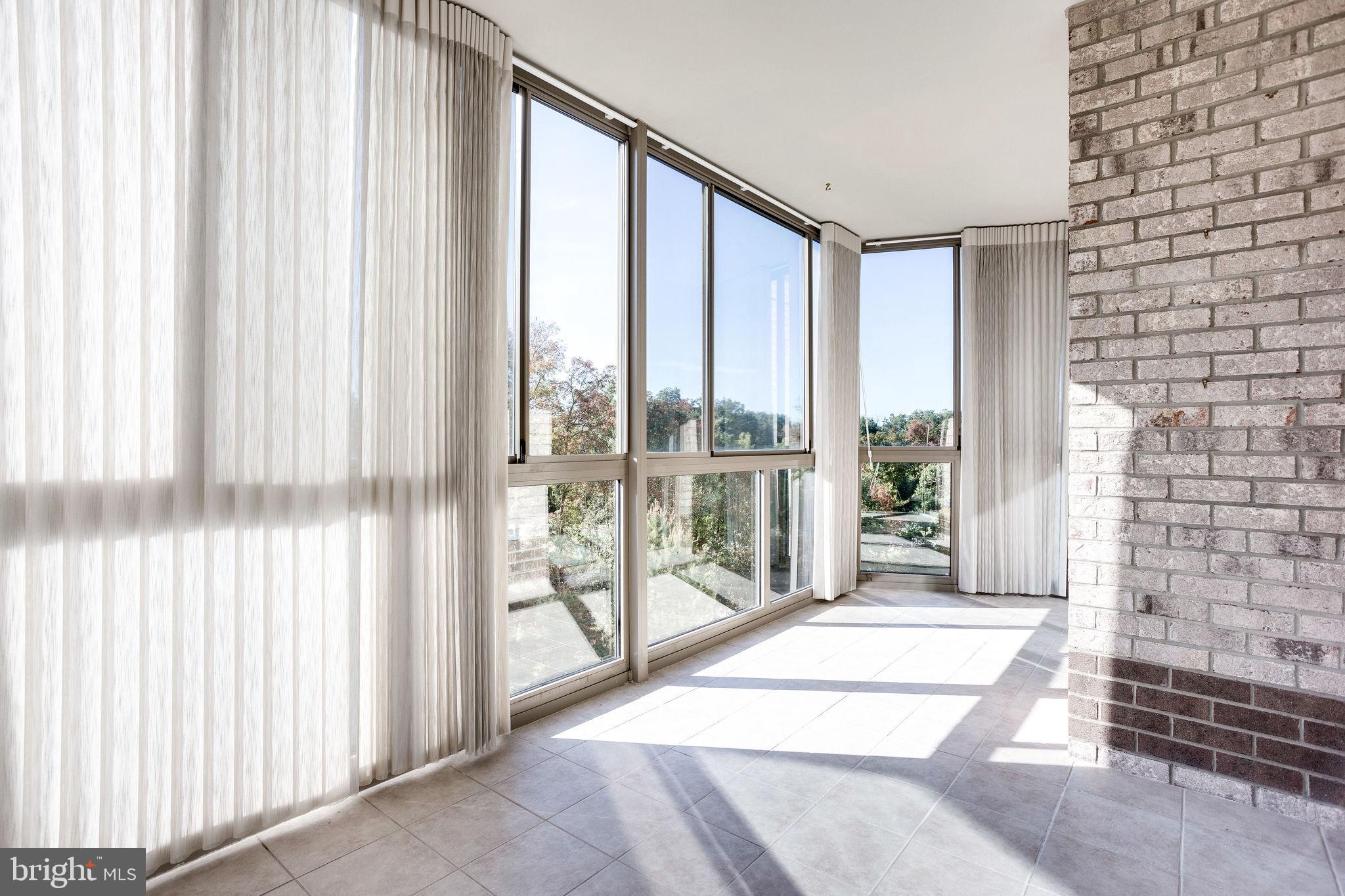 LANSDOWNE WOODS - Residential Lease