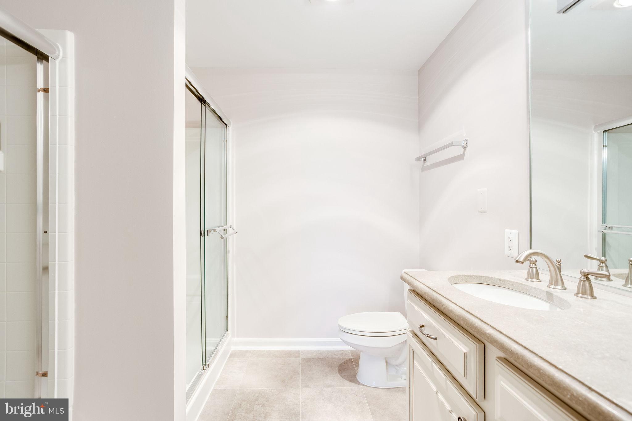 LANSDOWNE WOODS - Residential Lease