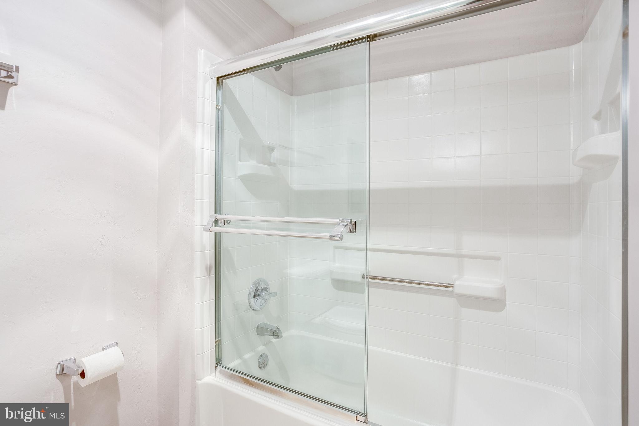 LANSDOWNE WOODS - Residential Lease