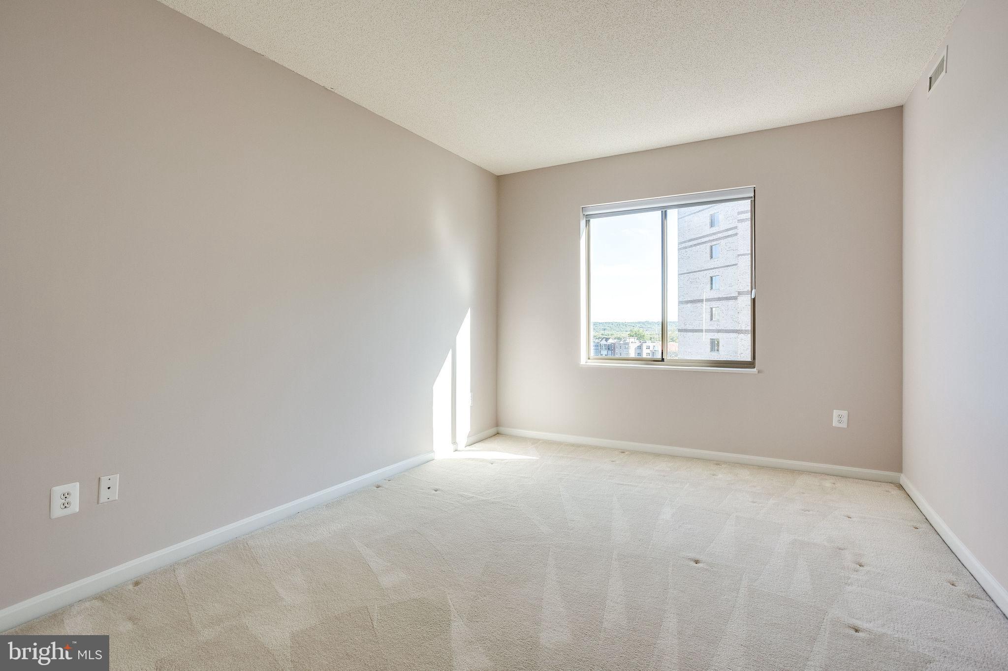 LANSDOWNE WOODS - Residential Lease