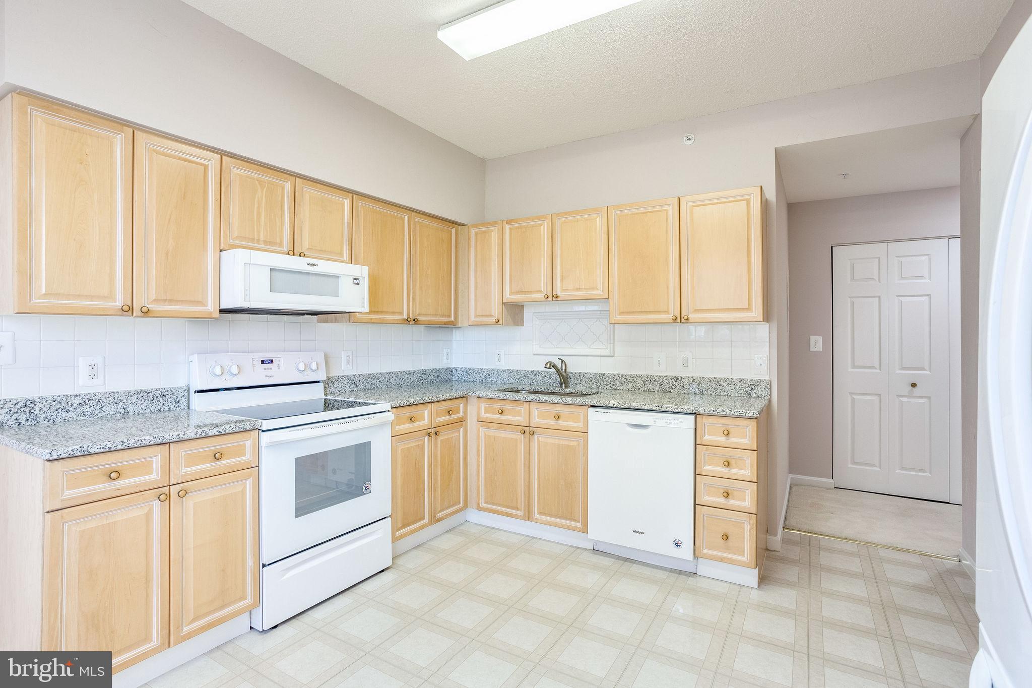 LANSDOWNE WOODS - Residential Lease