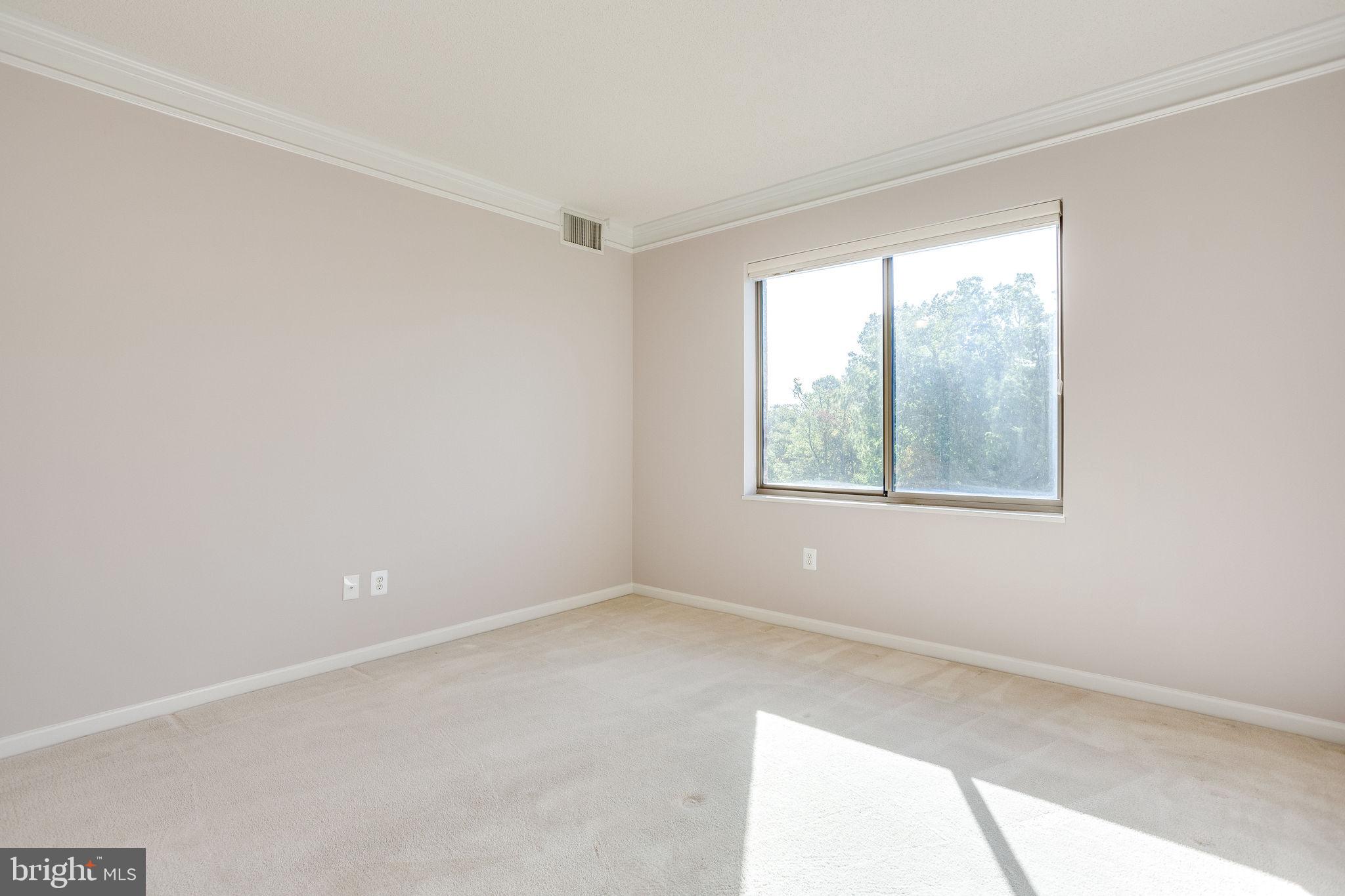 LANSDOWNE WOODS - Residential Lease