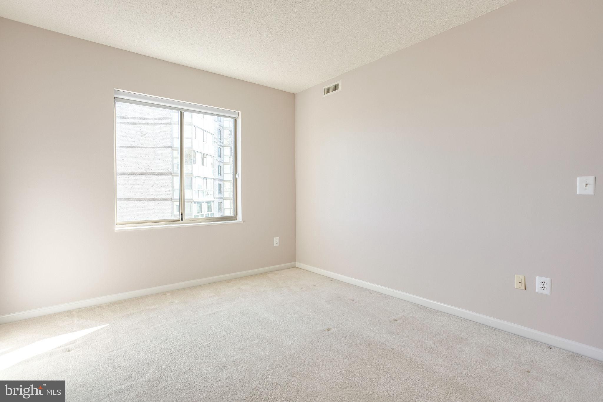 LANSDOWNE WOODS - Residential Lease