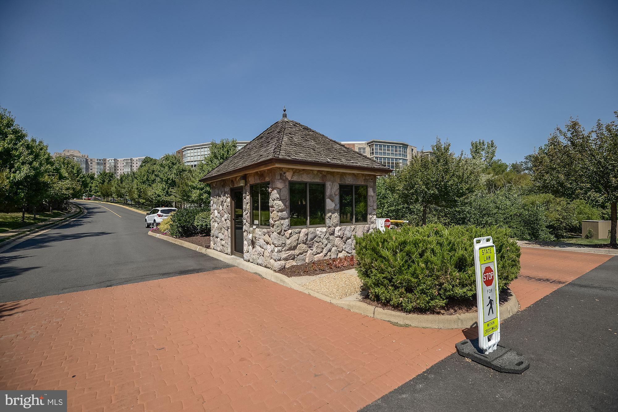 LANSDOWNE WOODS - Residential Lease