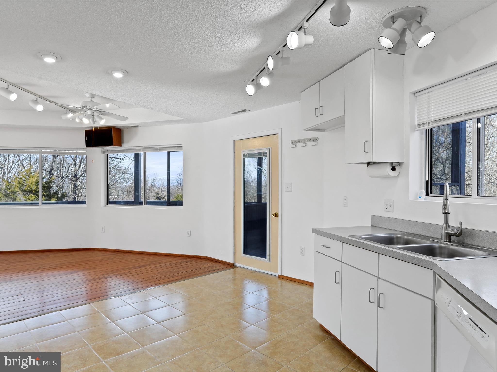 MOUNTAIN WALK - Residential