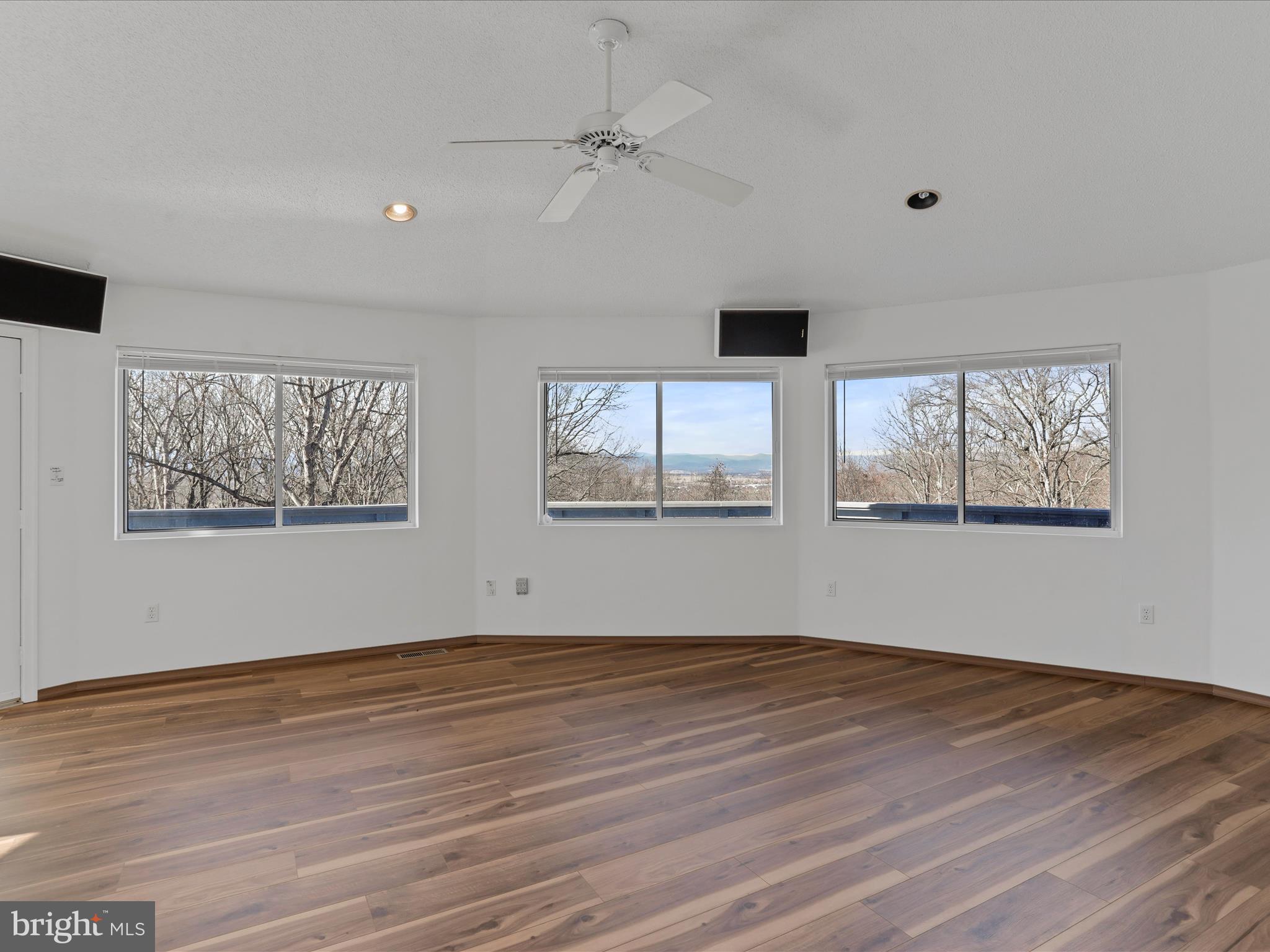 MOUNTAIN WALK - Residential