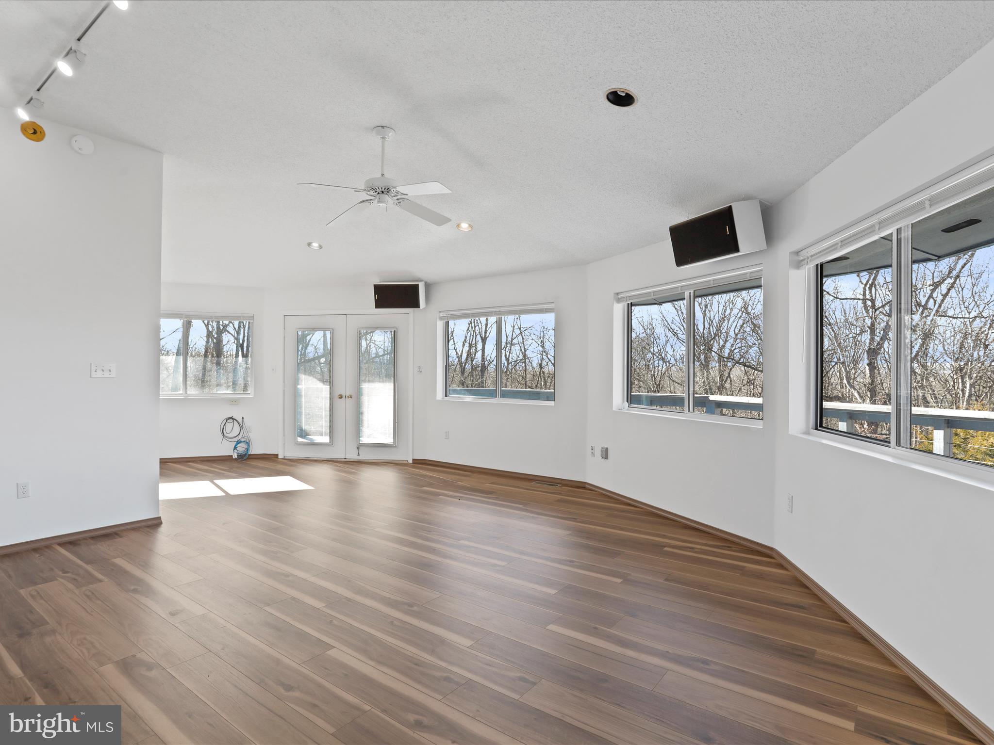 MOUNTAIN WALK - Residential