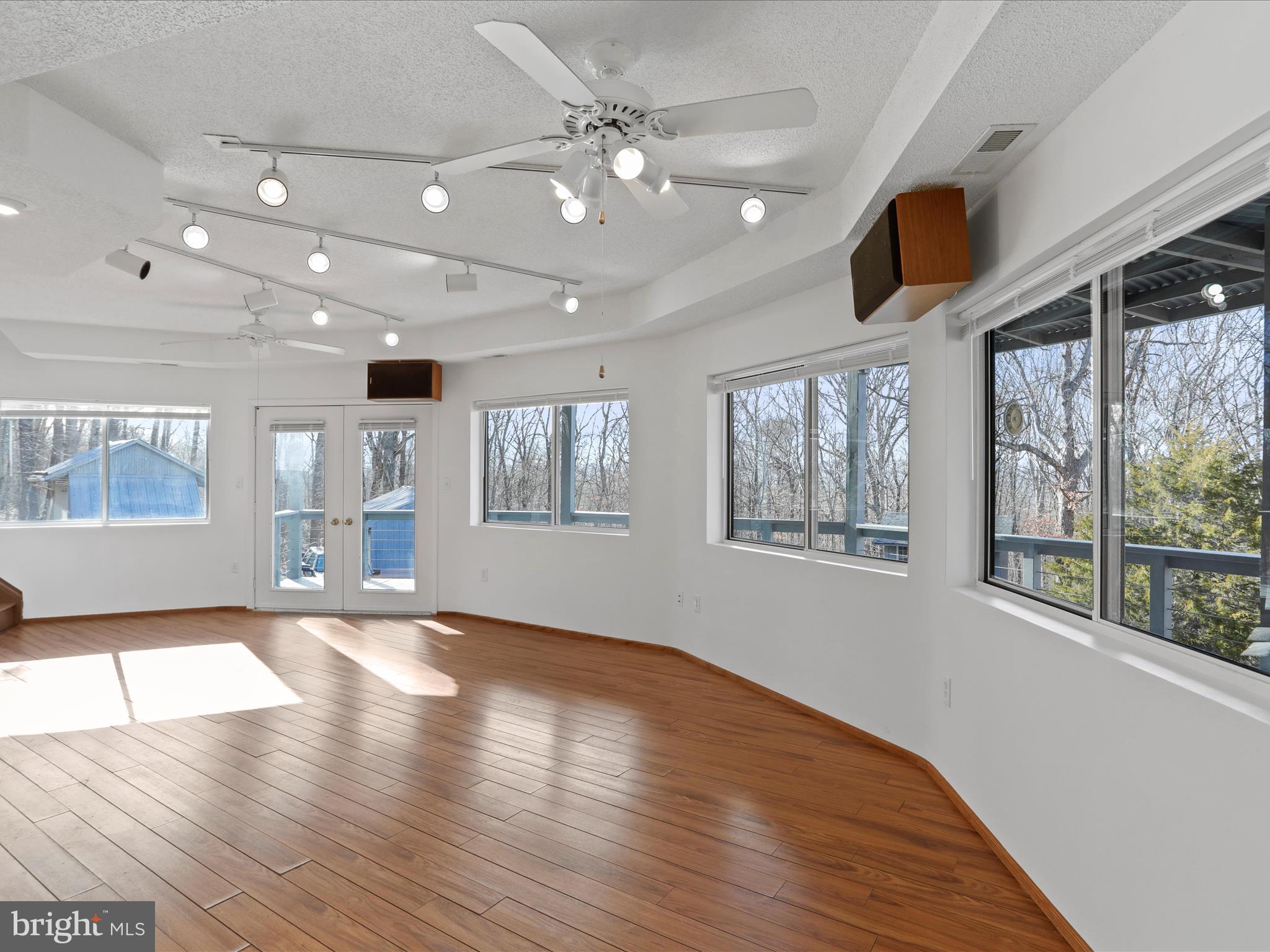 MOUNTAIN WALK - Residential