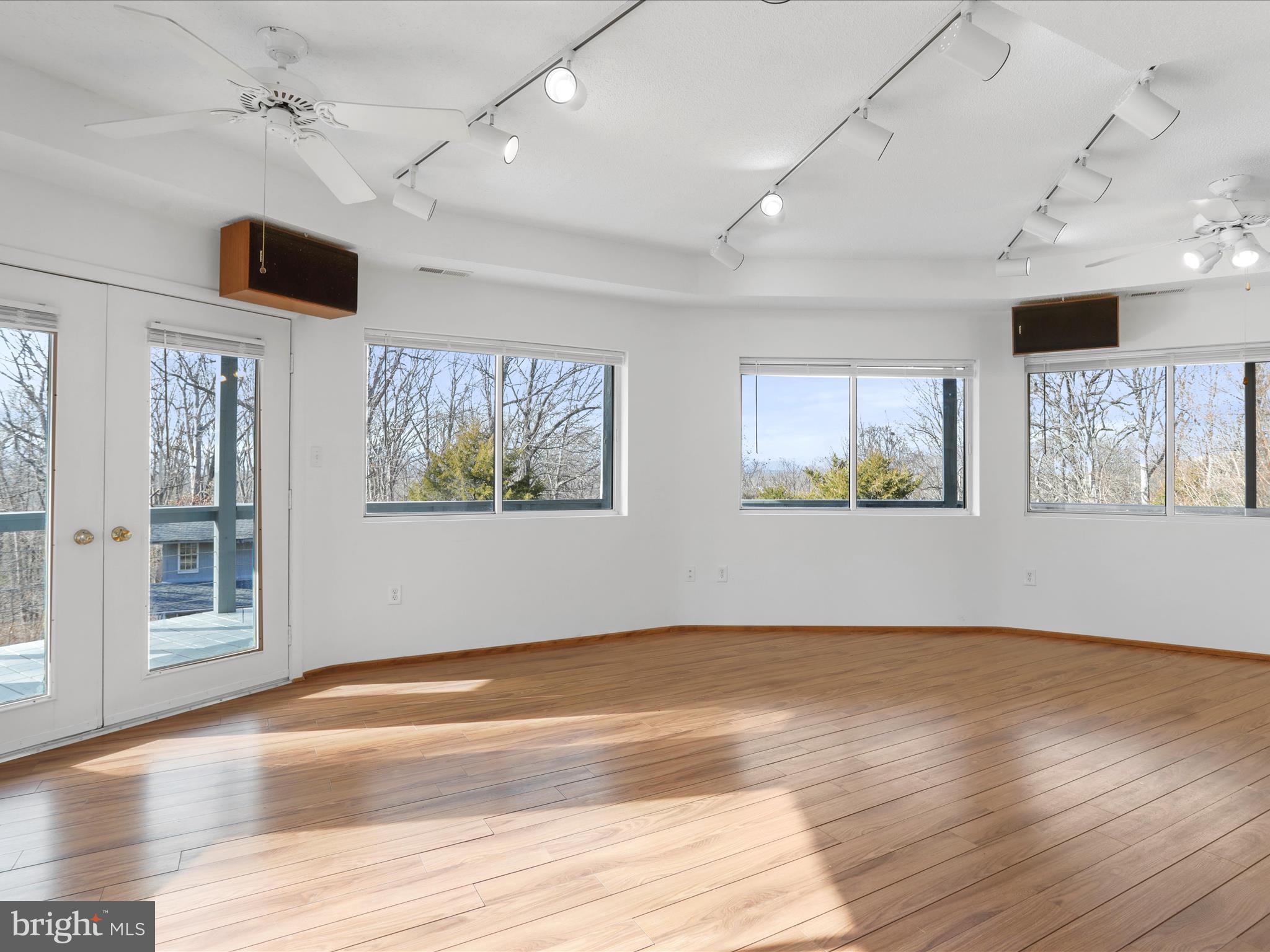 MOUNTAIN WALK - Residential