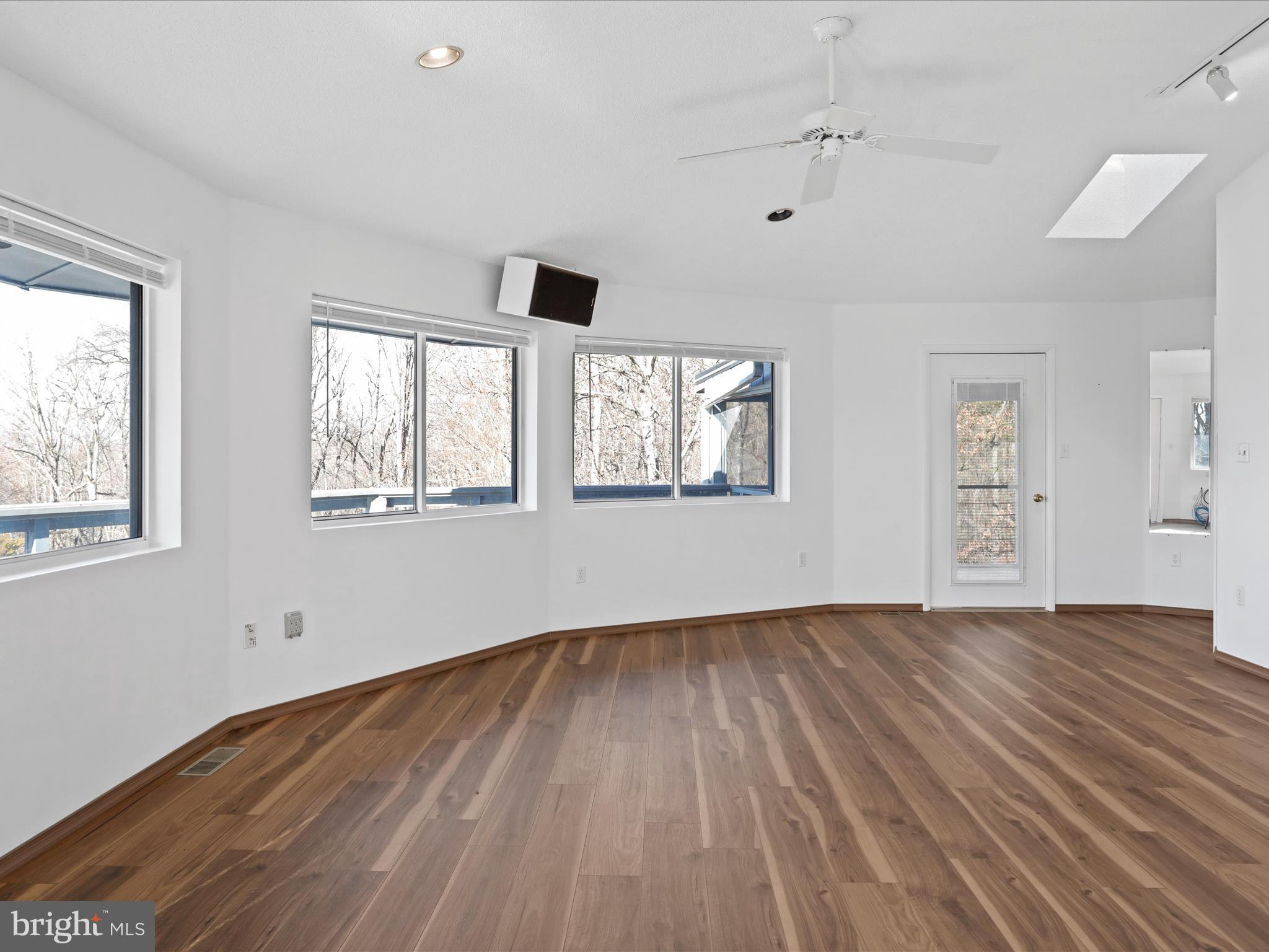 MOUNTAIN WALK - Residential