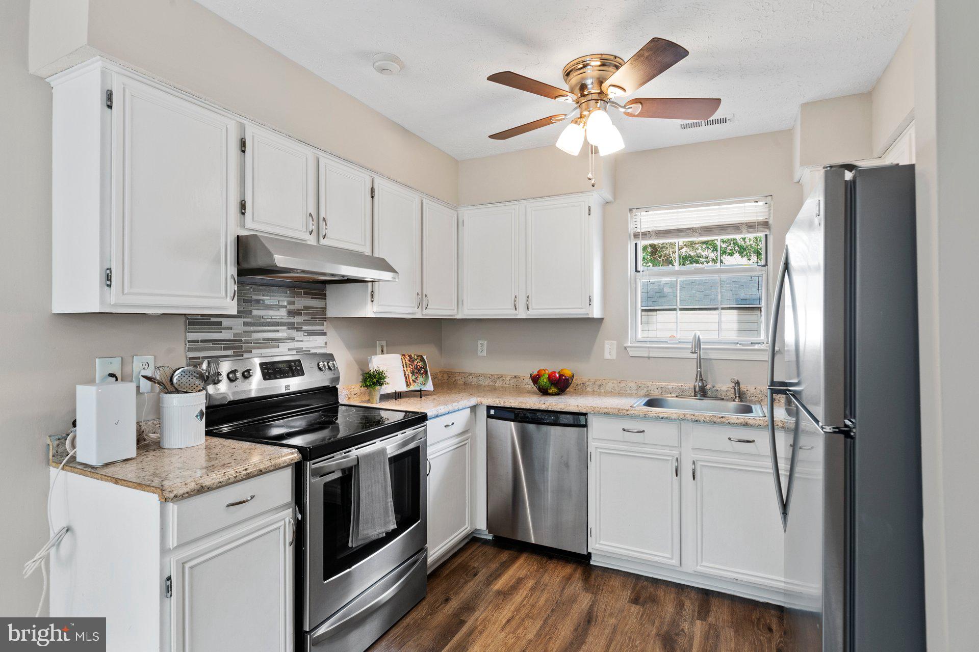 ST CHARLES HAMPSHIRE - Residential