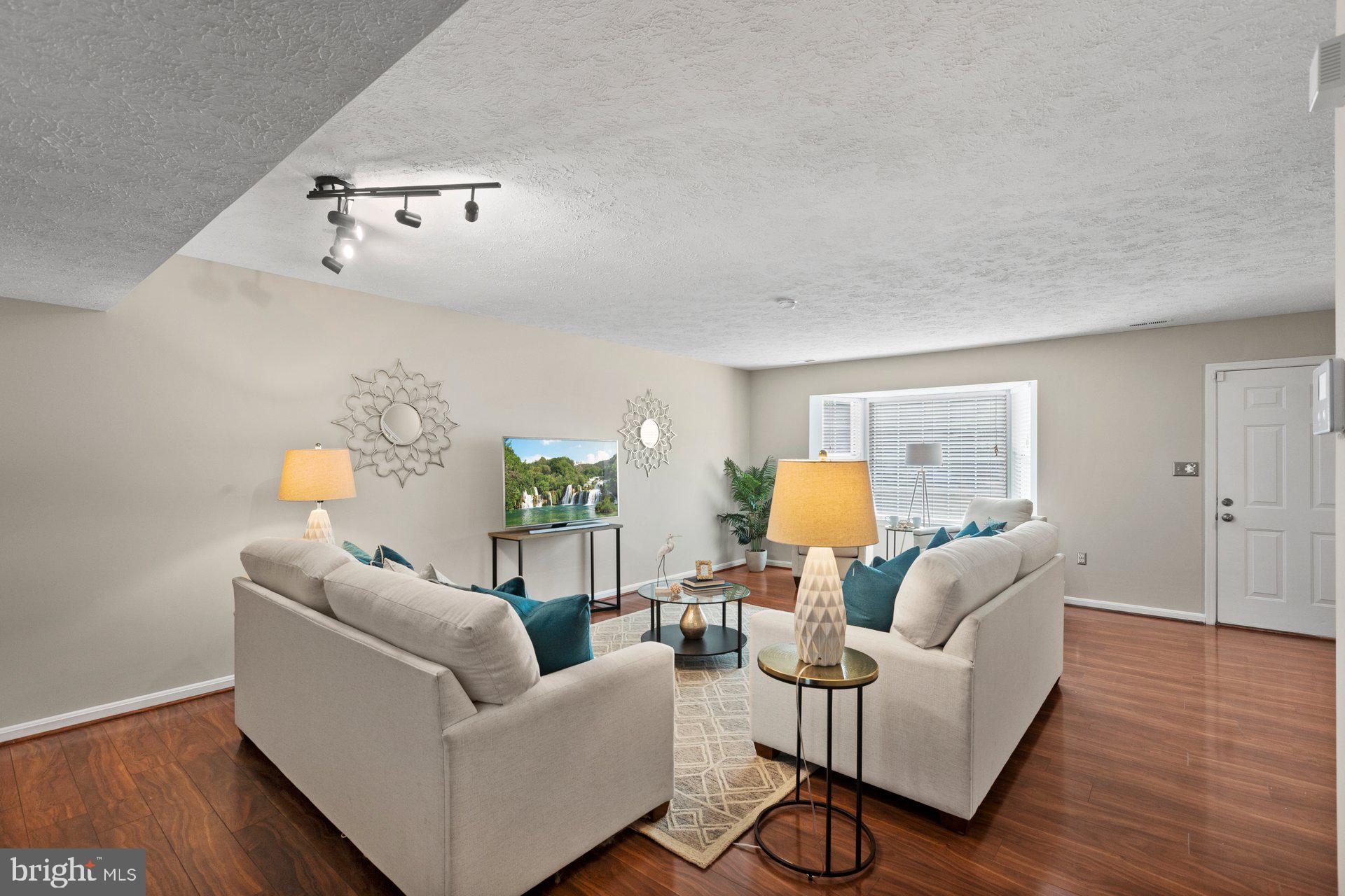 ST CHARLES HAMPSHIRE - Residential