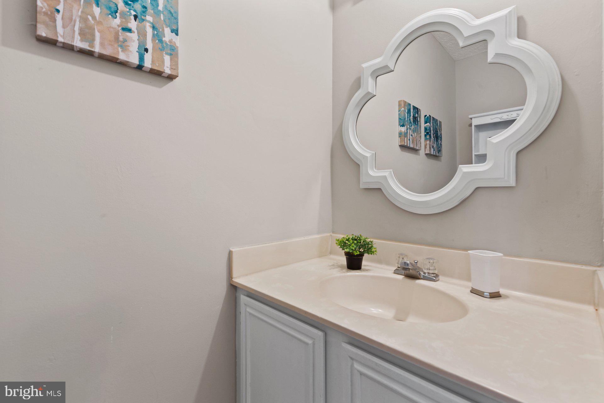 ST CHARLES HAMPSHIRE - Residential