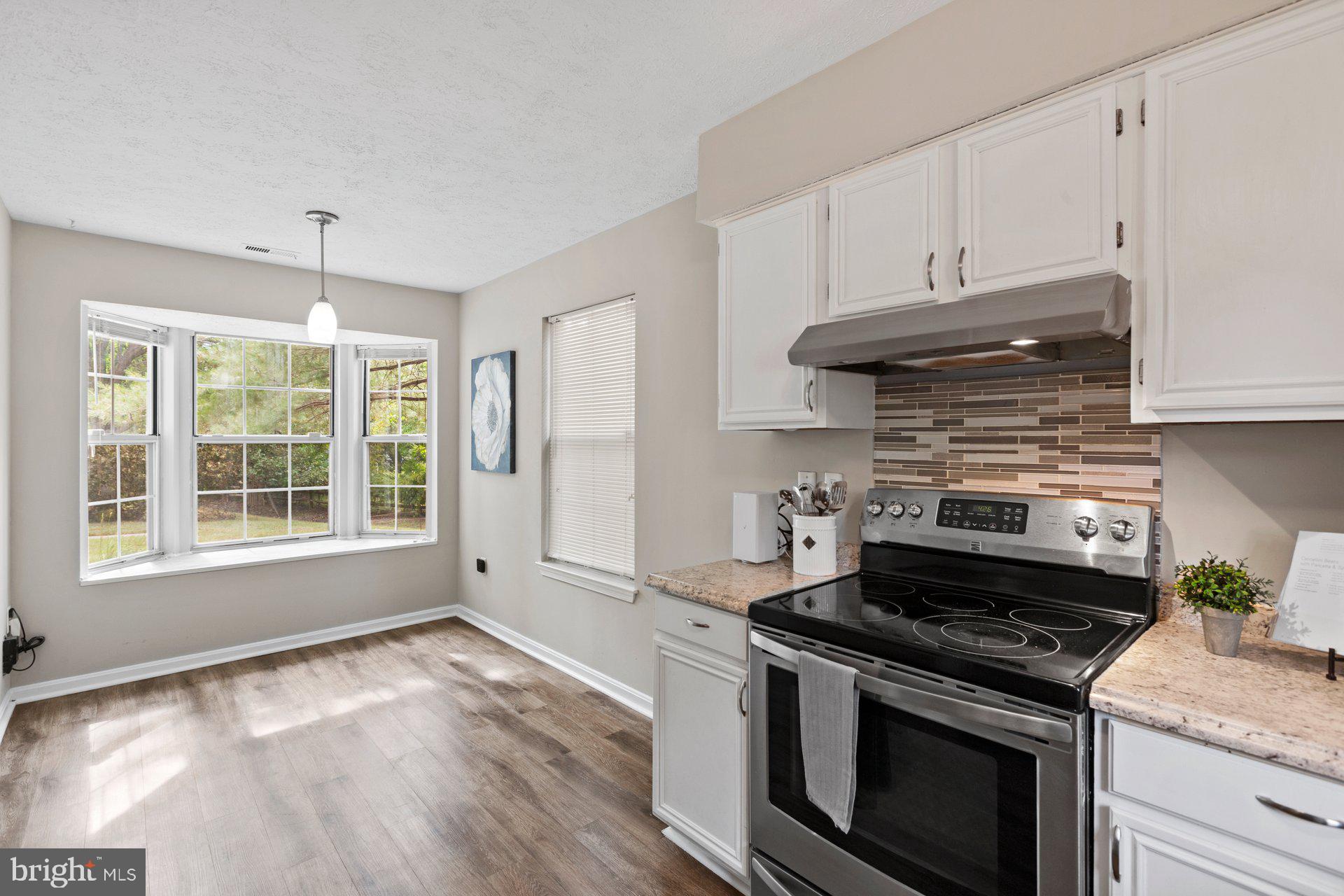 ST CHARLES HAMPSHIRE - Residential