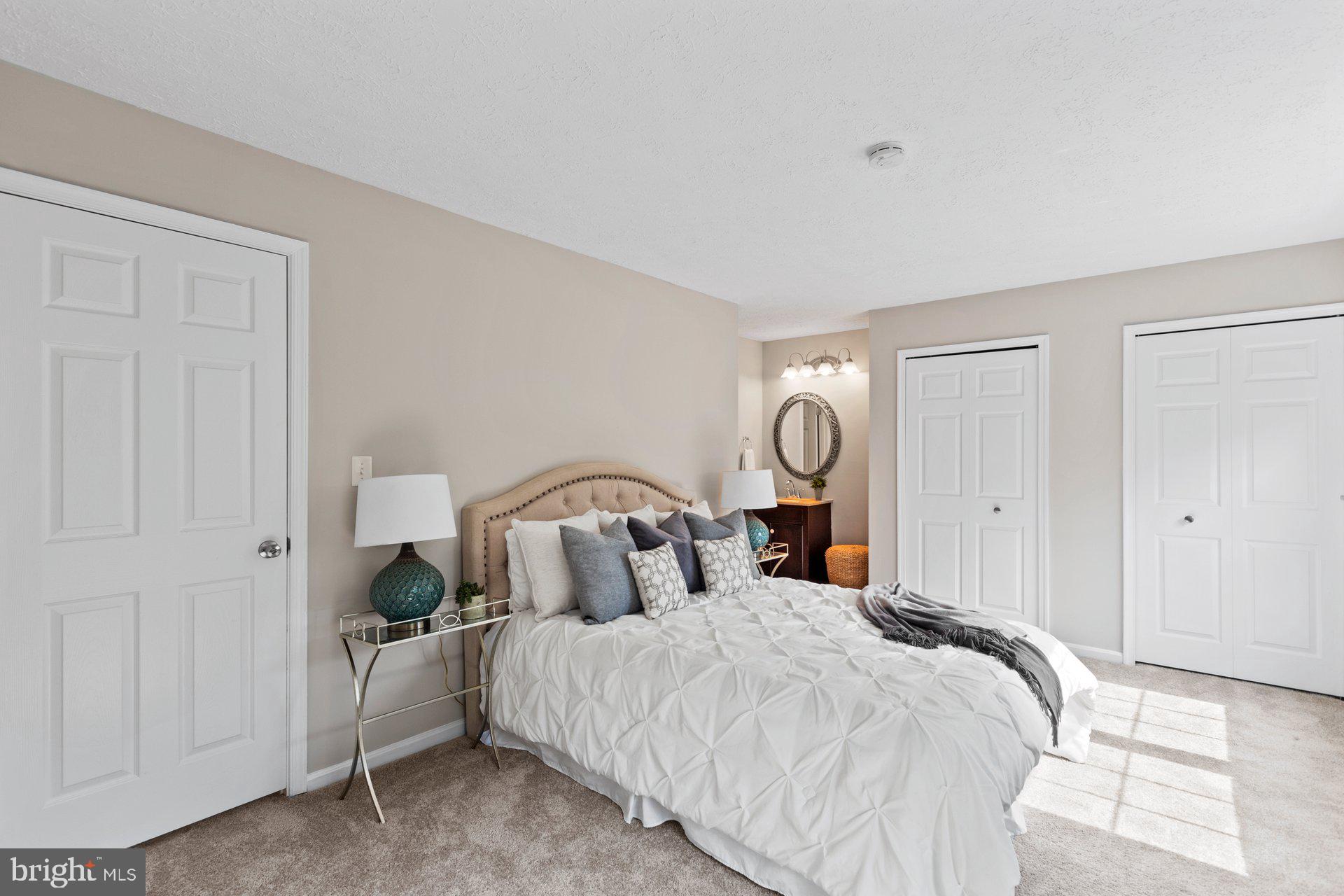 ST CHARLES HAMPSHIRE - Residential