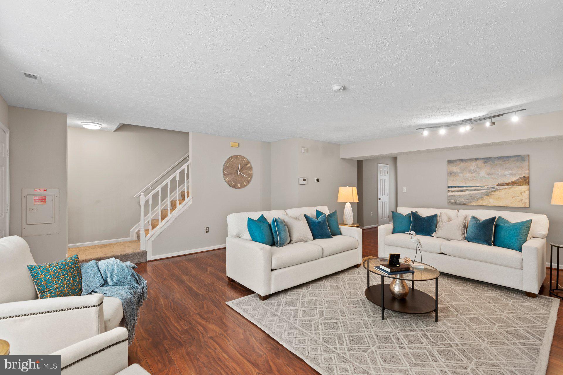 ST CHARLES HAMPSHIRE - Residential