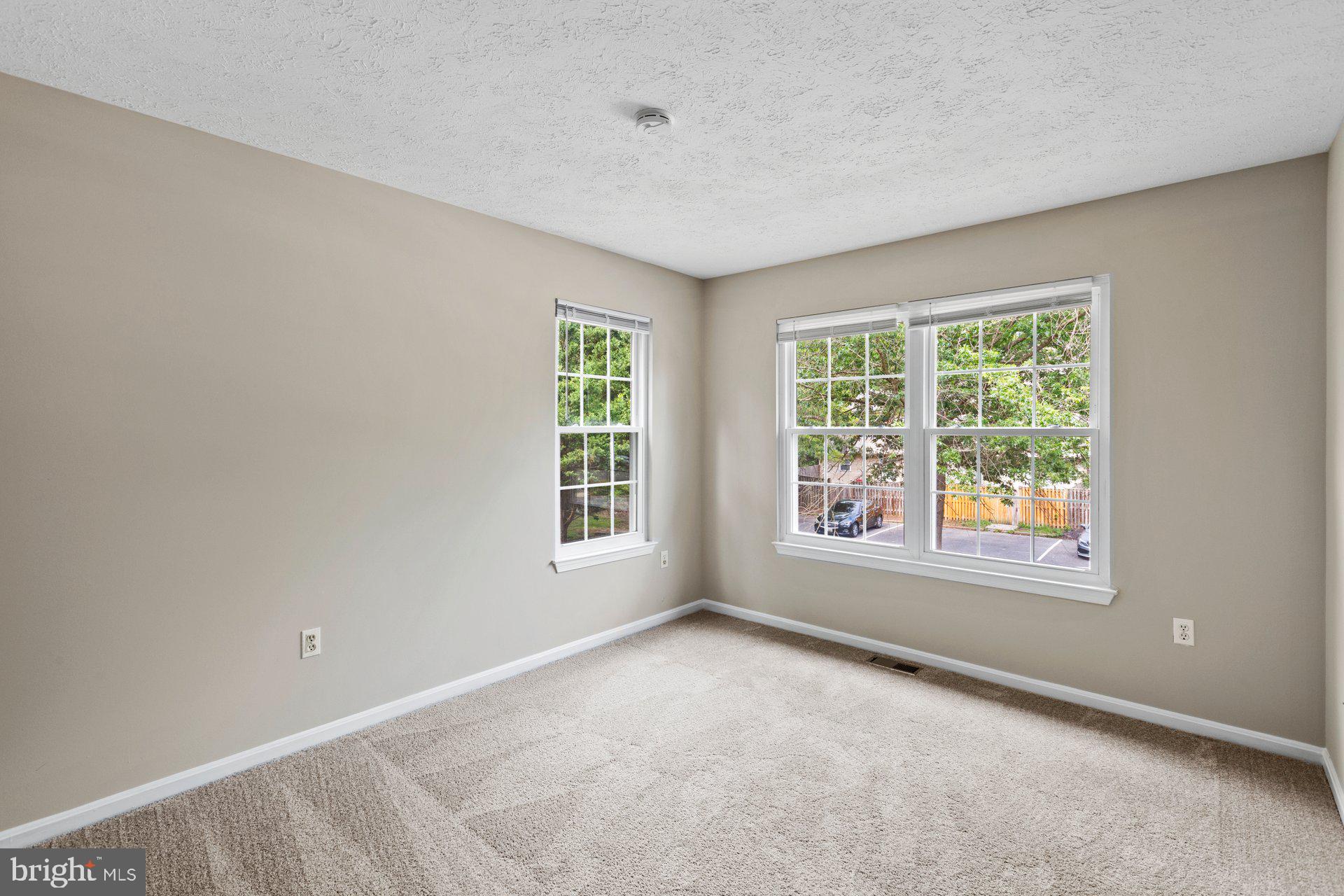 ST CHARLES HAMPSHIRE - Residential