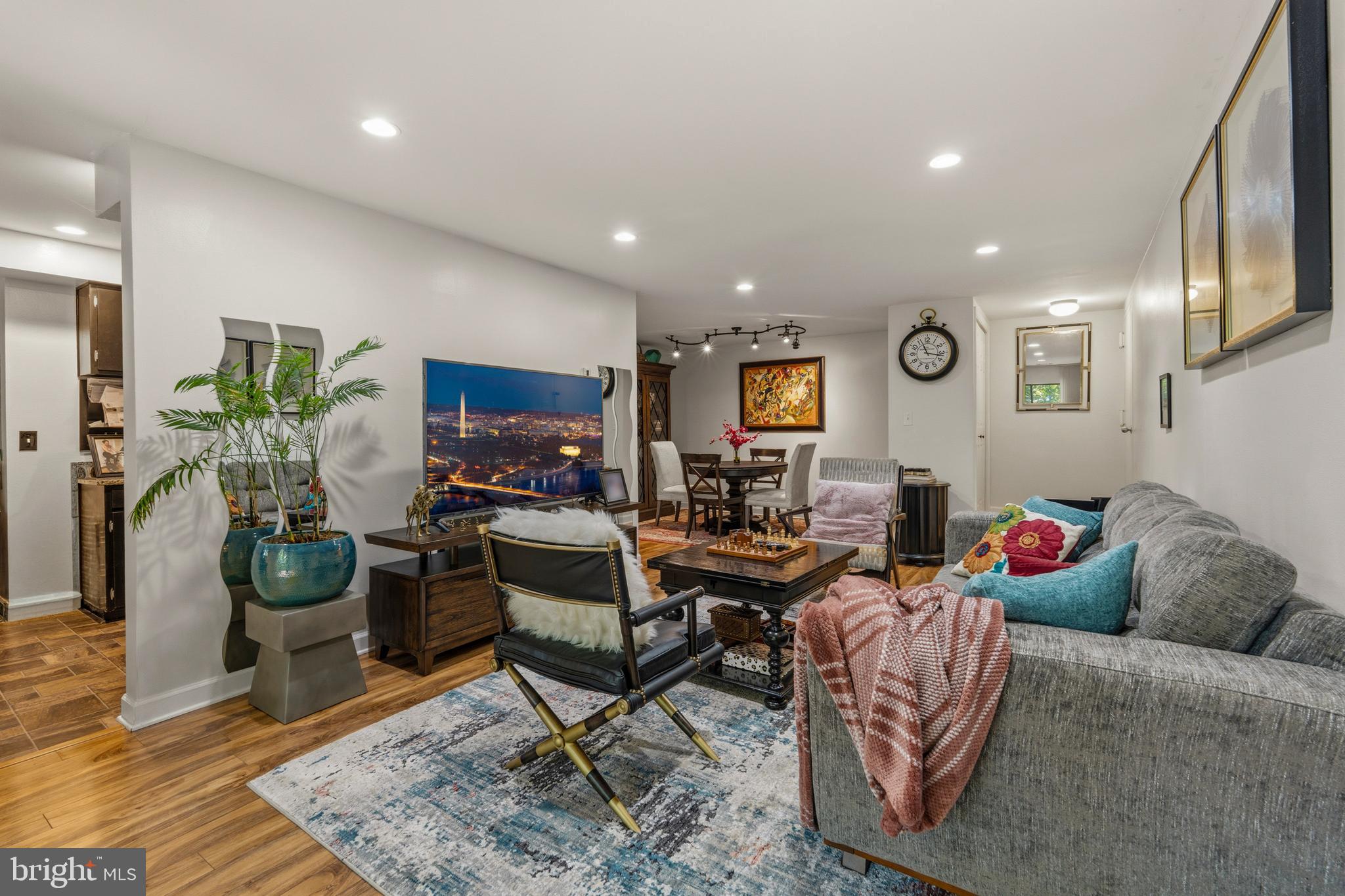 433 CHRISTOPHER AVENUE 87