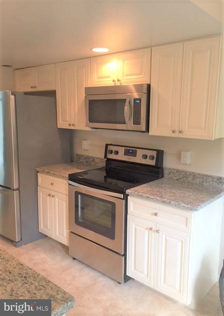 WHISPERING WOODS - Residential Lease