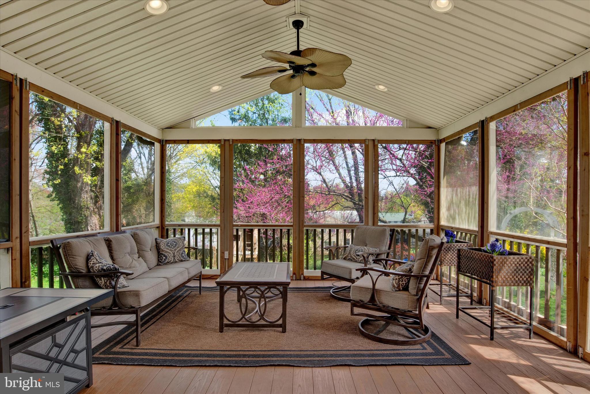 INDIAN CREEK - Residential