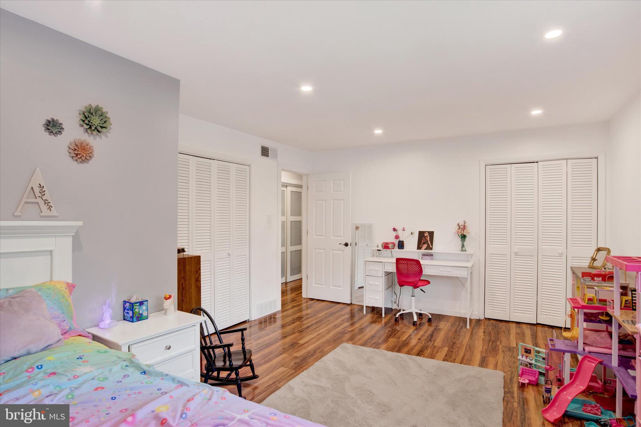 INDIAN CREEK - Residential