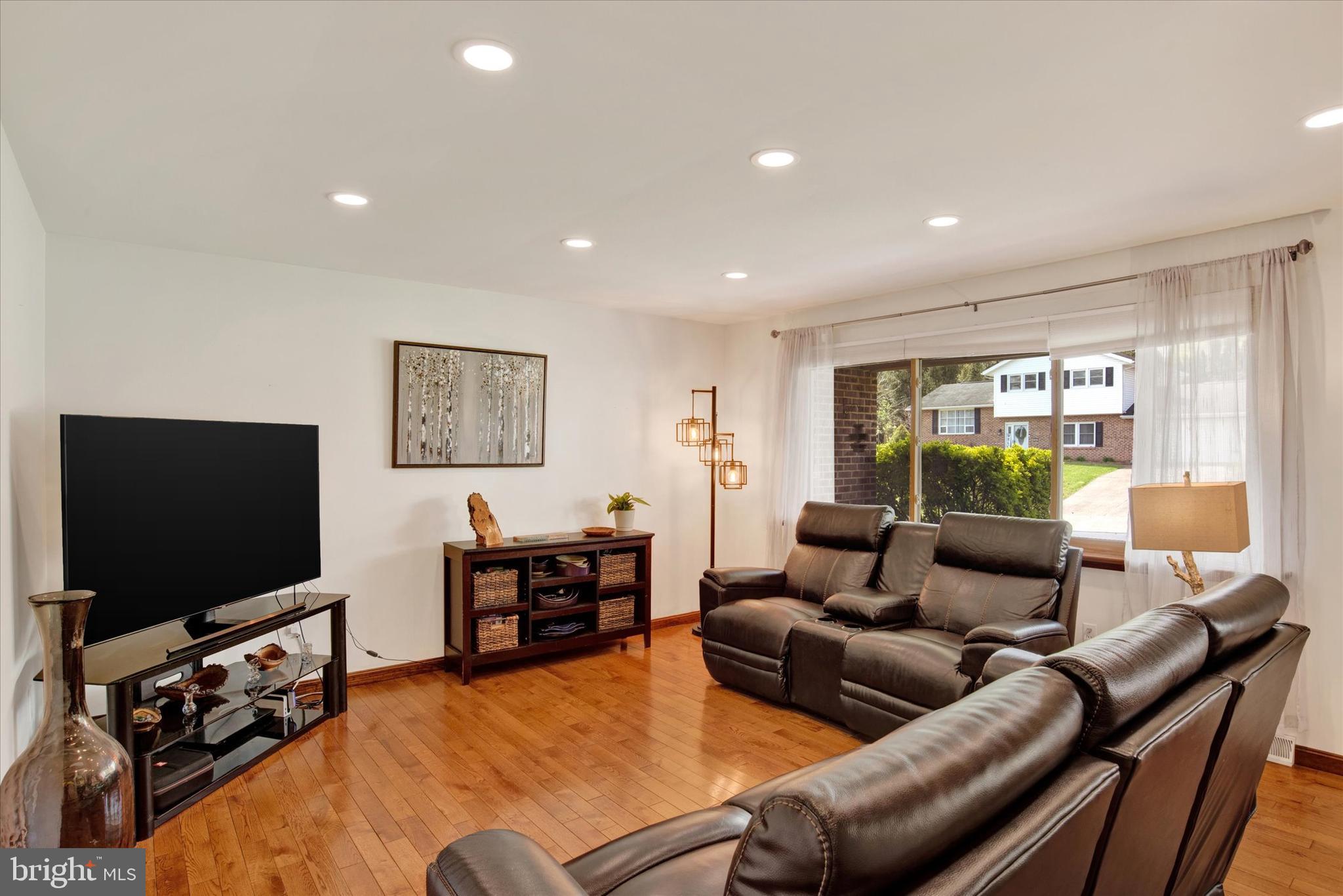 INDIAN CREEK - Residential