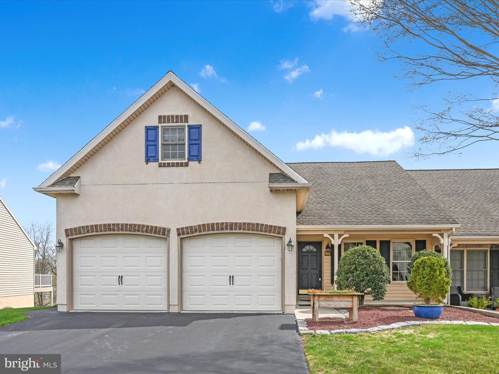 Photo of 902 Cambridge Drive, MANHEIM, PA 17545 (MLS # PALA2066558)